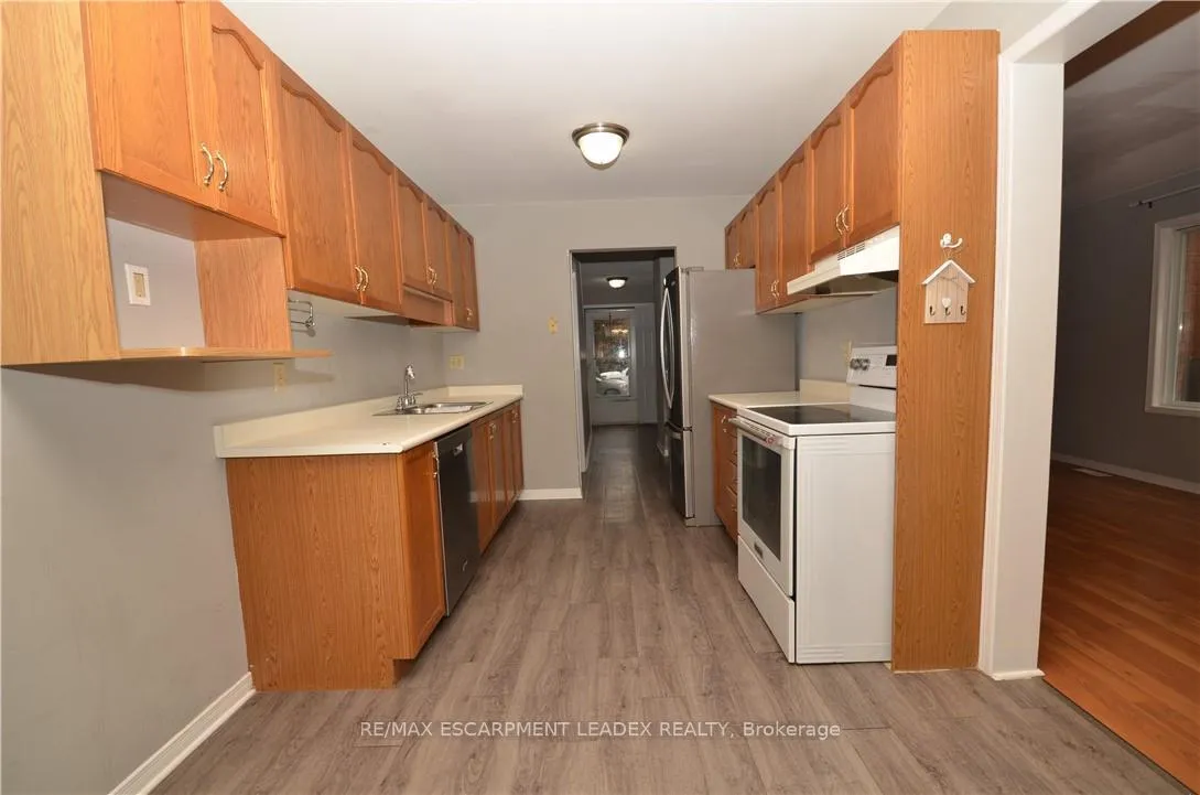 Photo 15 of 25 Devine Crescent, Thorold, Confederation Heights — HOMEH