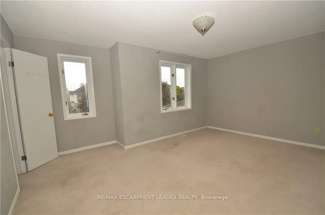 Photo 17 of 25 Devine Crescent, Thorold, Confederation Heights — HOMEH
