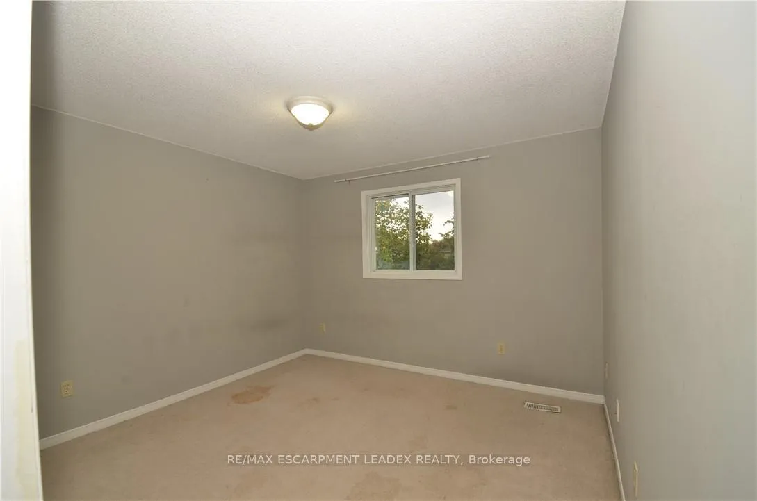 Photo 19 of 25 Devine Crescent, Thorold, Confederation Heights — HOMEH