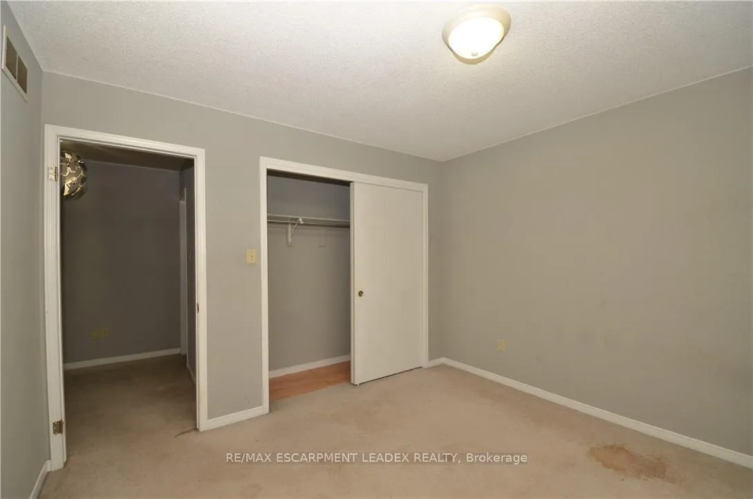 Photo 20 of 25 Devine Crescent, Thorold, Confederation Heights — HOMEH