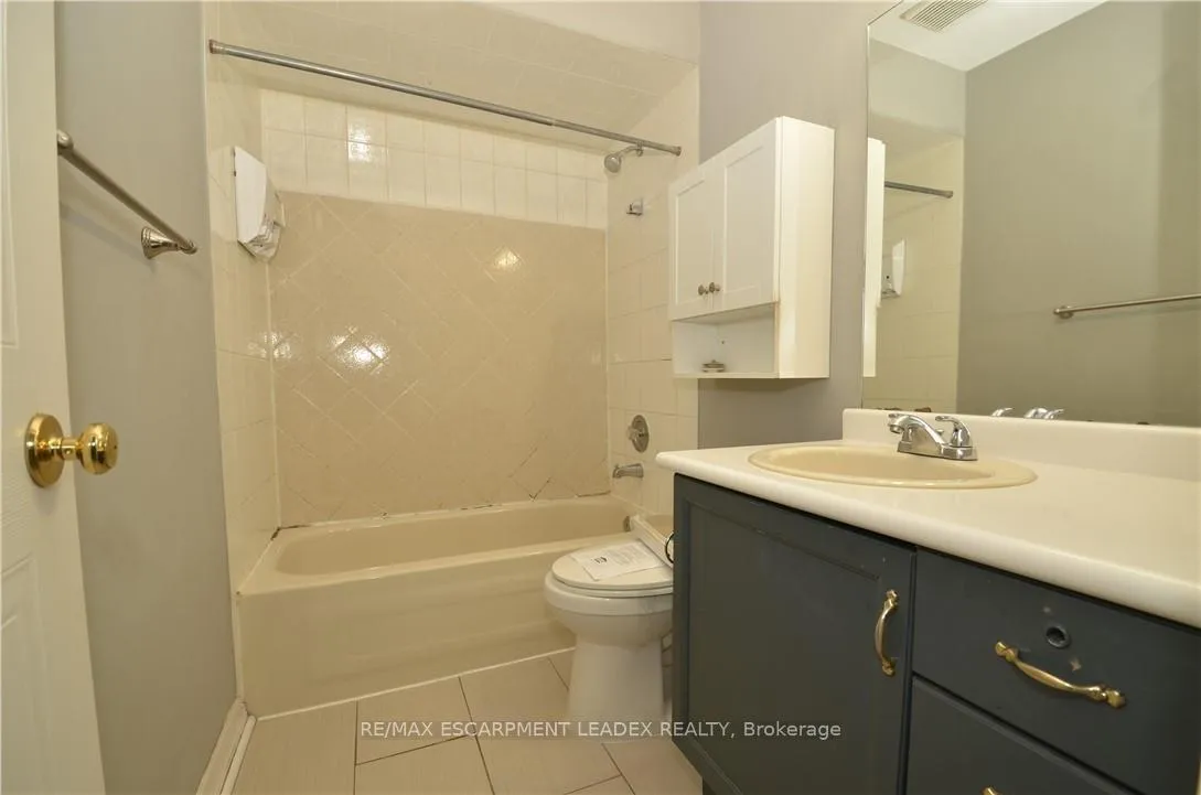 Photo 22 of 25 Devine Crescent, Thorold, Confederation Heights — HOMEH