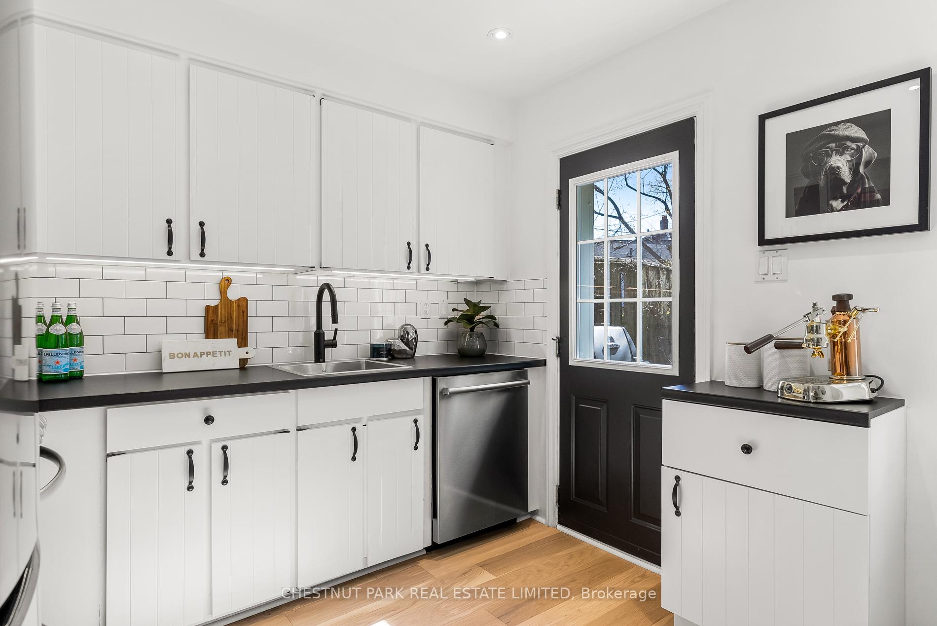 Photo 8 of 45 Summerhill Gardens, Toronto, Rosedale-Moore Park — HOMEH
