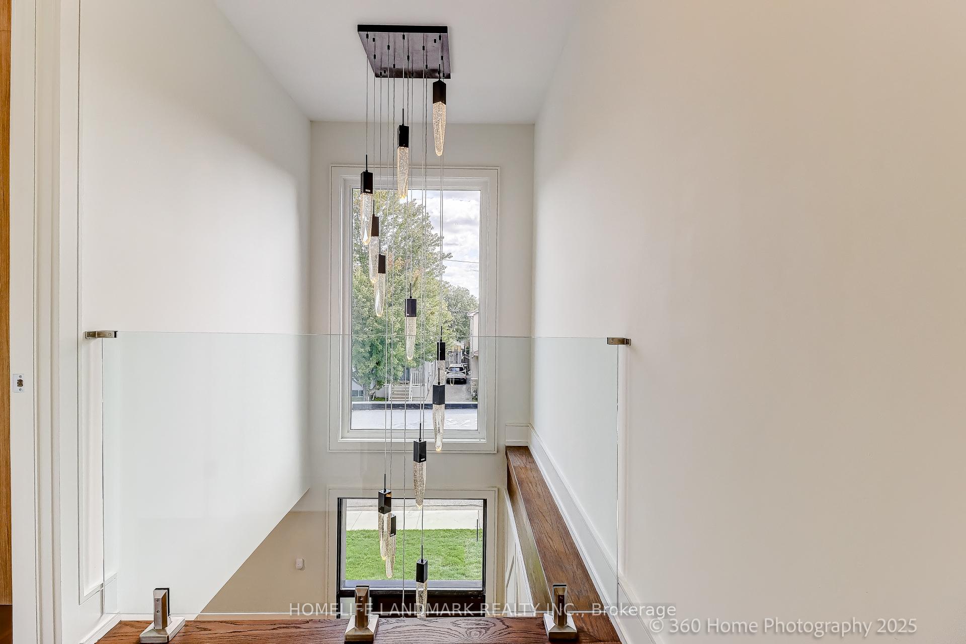Photo 20 of 38 Norlong Boulevard, Toronto, East York — HOMEH
