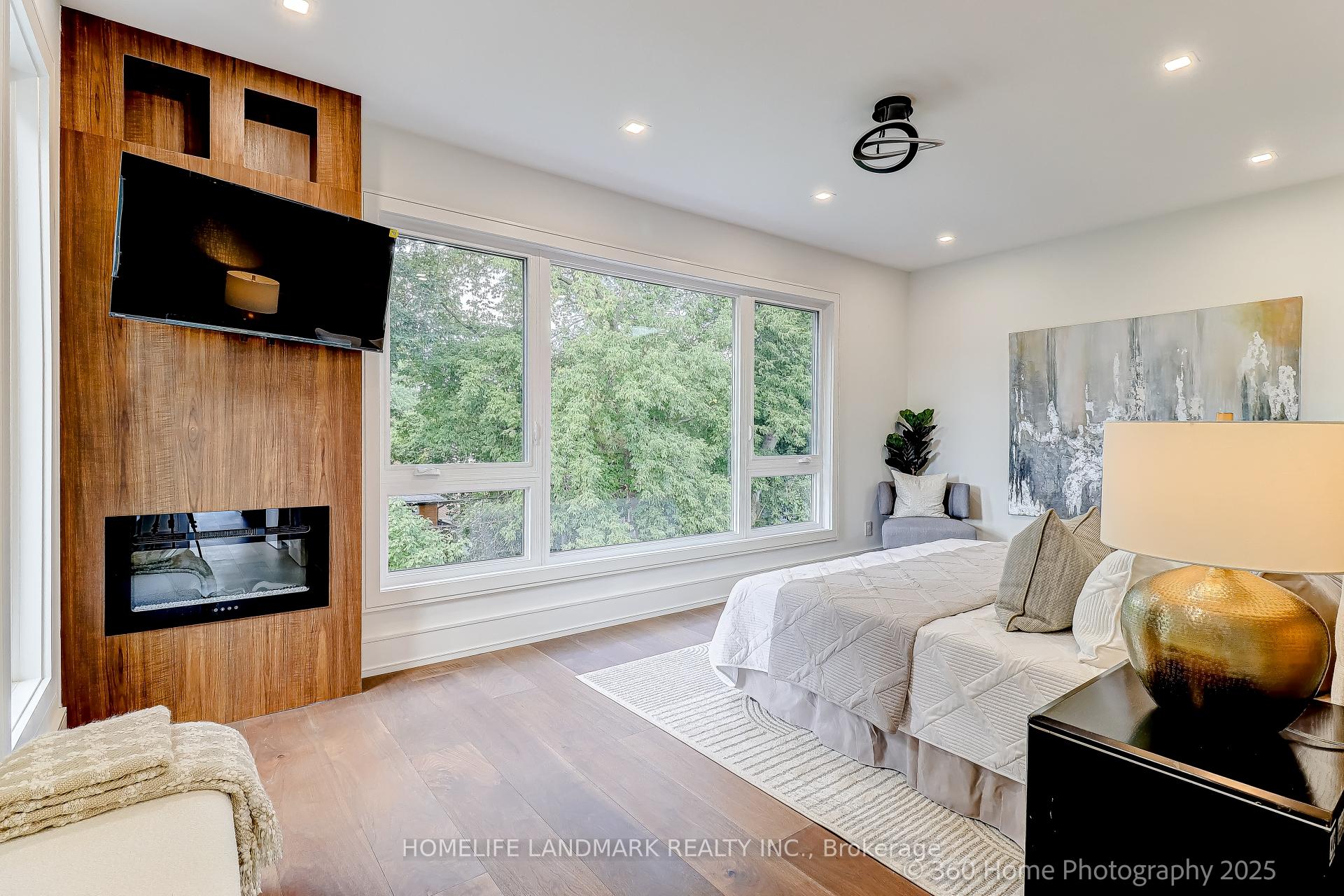 Photo 25 of 38 Norlong Boulevard, Toronto, East York — HOMEH