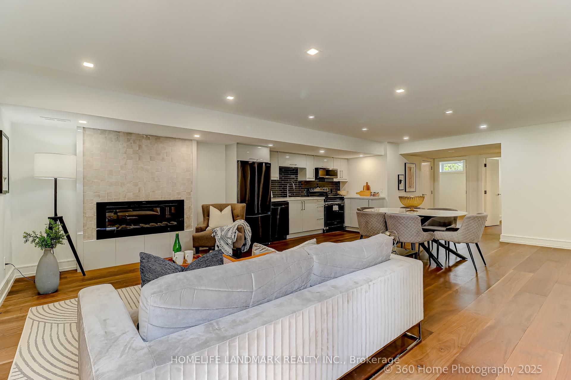 Photo 33 of 38 Norlong Boulevard, Toronto, East York — HOMEH