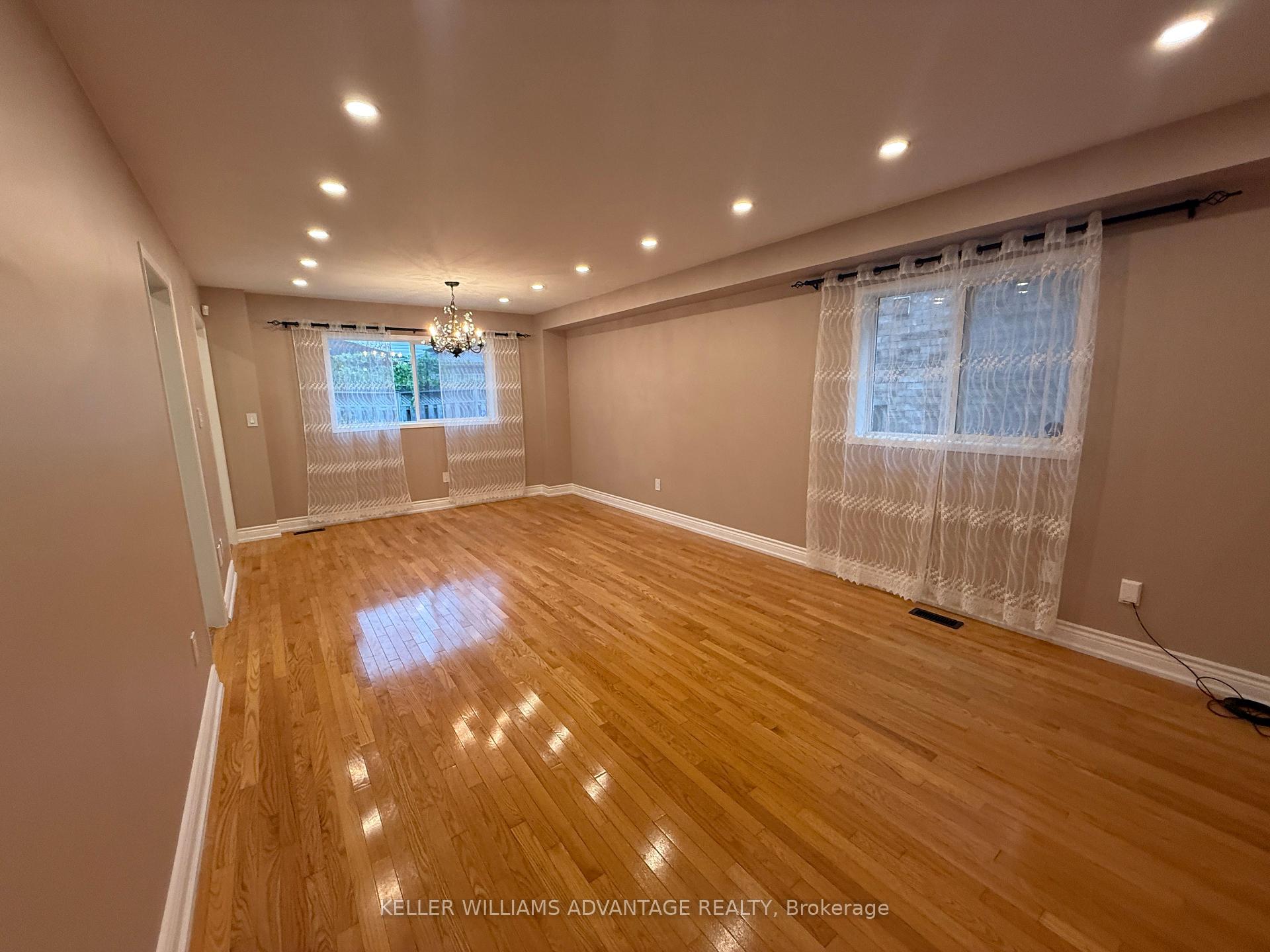 Photo 10 of 38 Seton Park Road, Toronto, Flemingdon Park — HOMEH