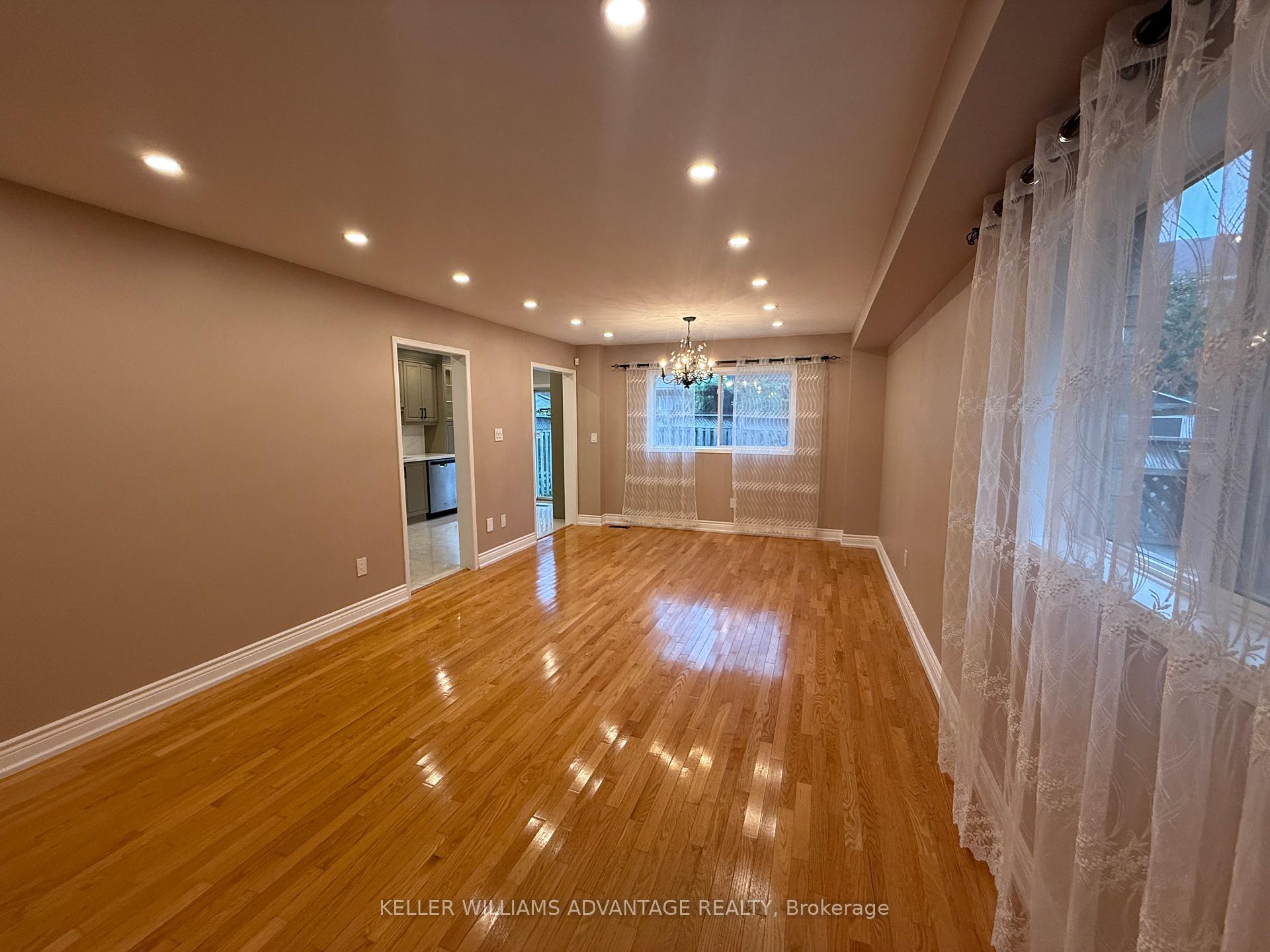 Photo 11 of 38 Seton Park Road, Toronto, Flemingdon Park — HOMEH