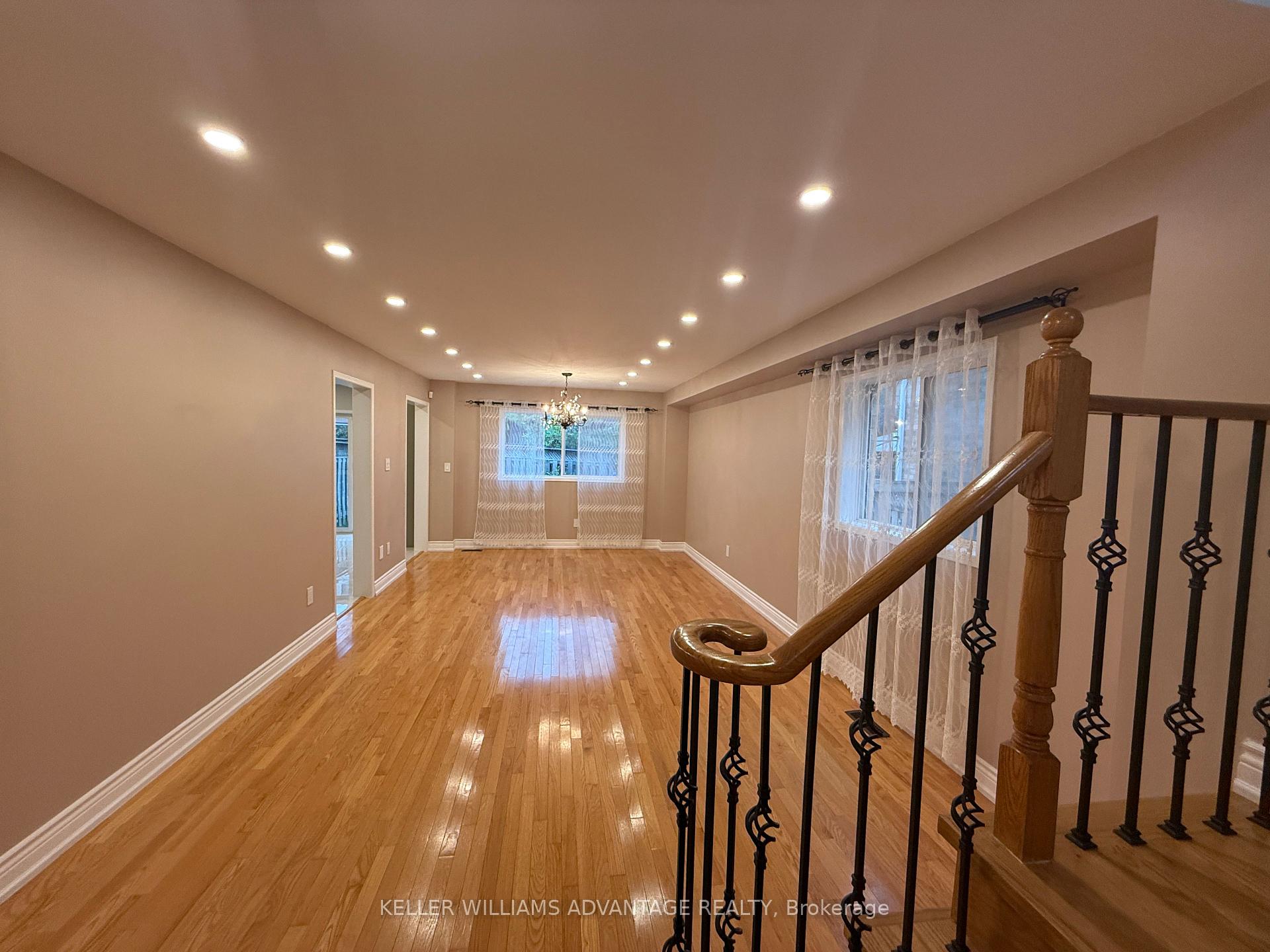 Photo 12 of 38 Seton Park Road, Toronto, Flemingdon Park — HOMEH