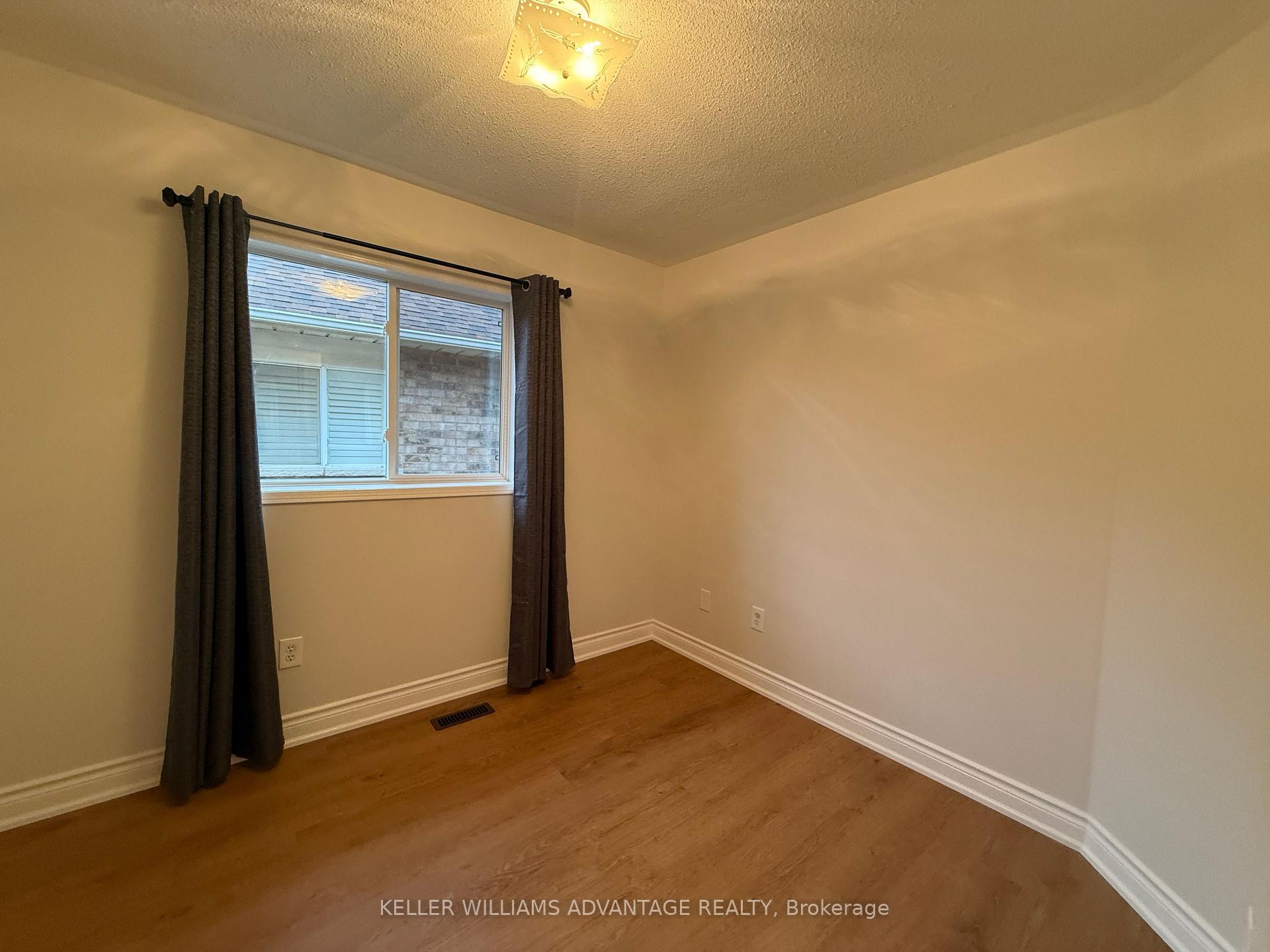 Photo 23 of 38 Seton Park Road, Toronto, Flemingdon Park — HOMEH