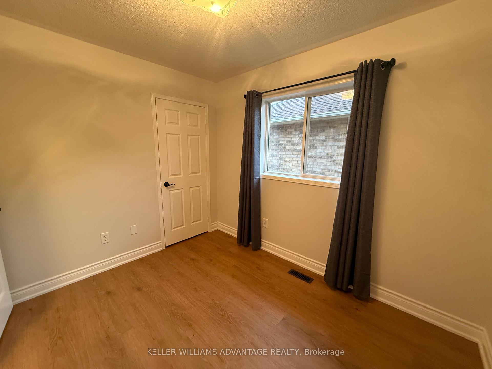 Photo 24 of 38 Seton Park Road, Toronto, Flemingdon Park — HOMEH