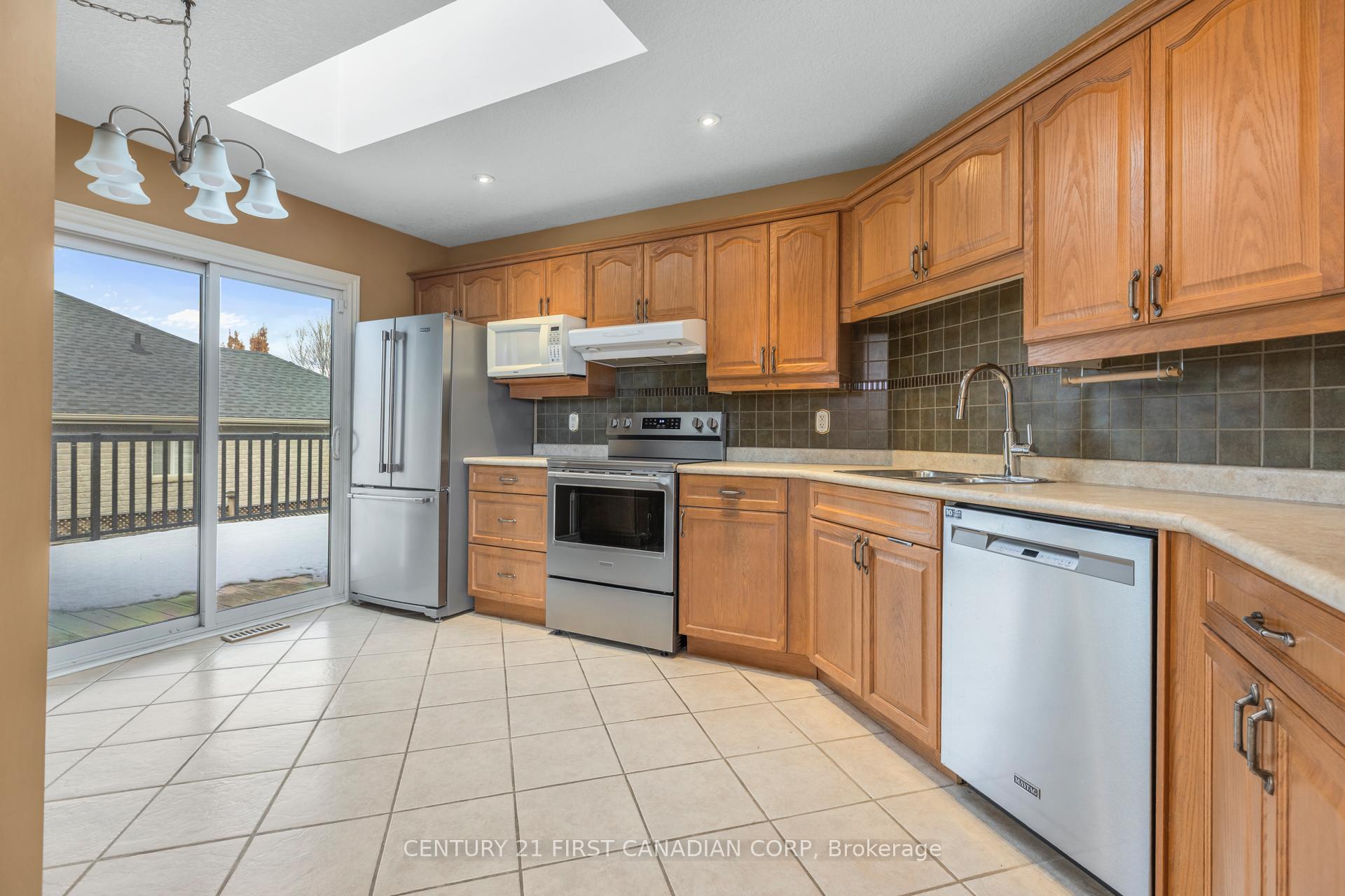 Photo 4 of 521 Darcy Drive, Strathroy-Caradoc, NE — HOMEH