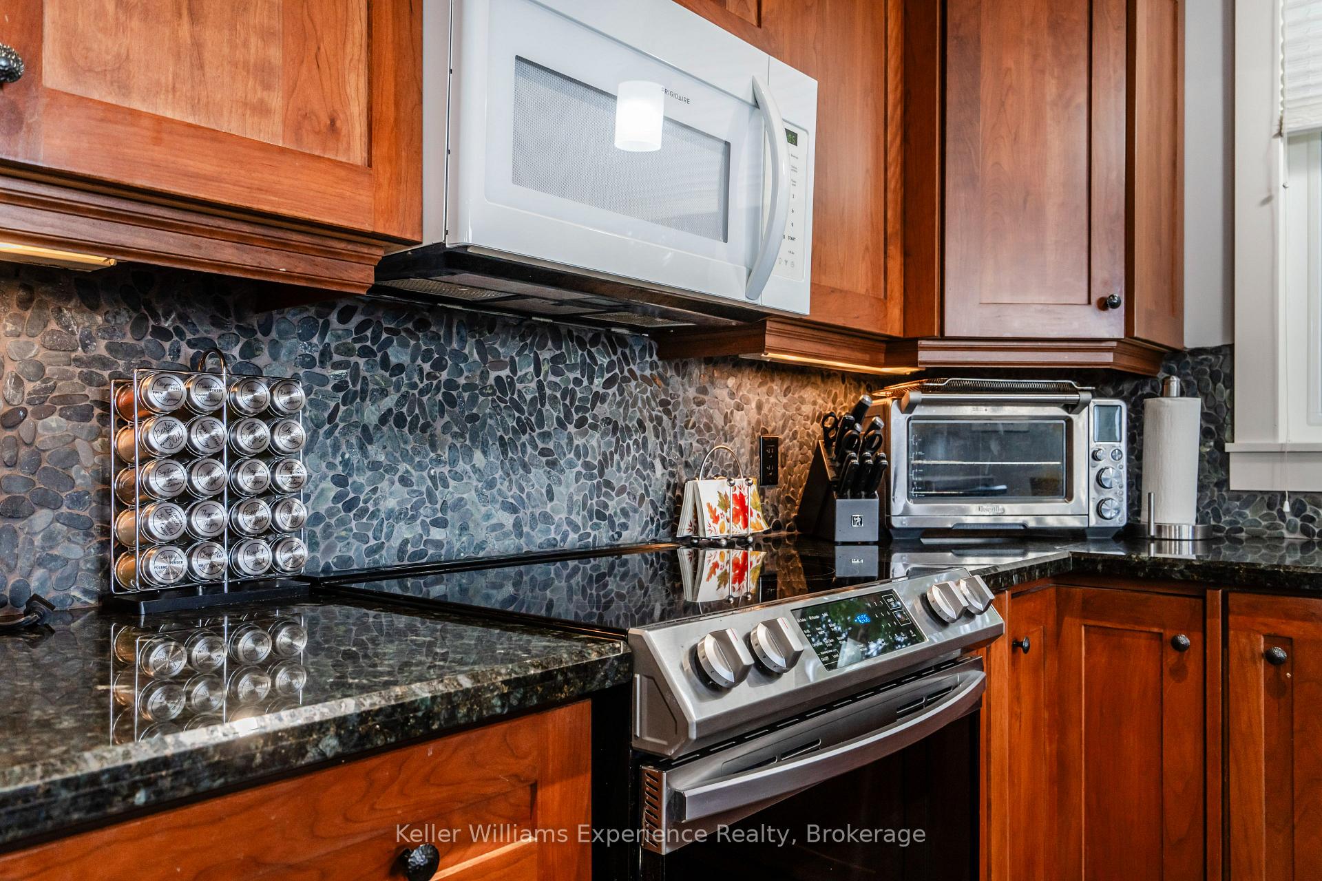 Photo 4 of 1749 Champlain Road, Tiny, Rural Tiny — HOMEH