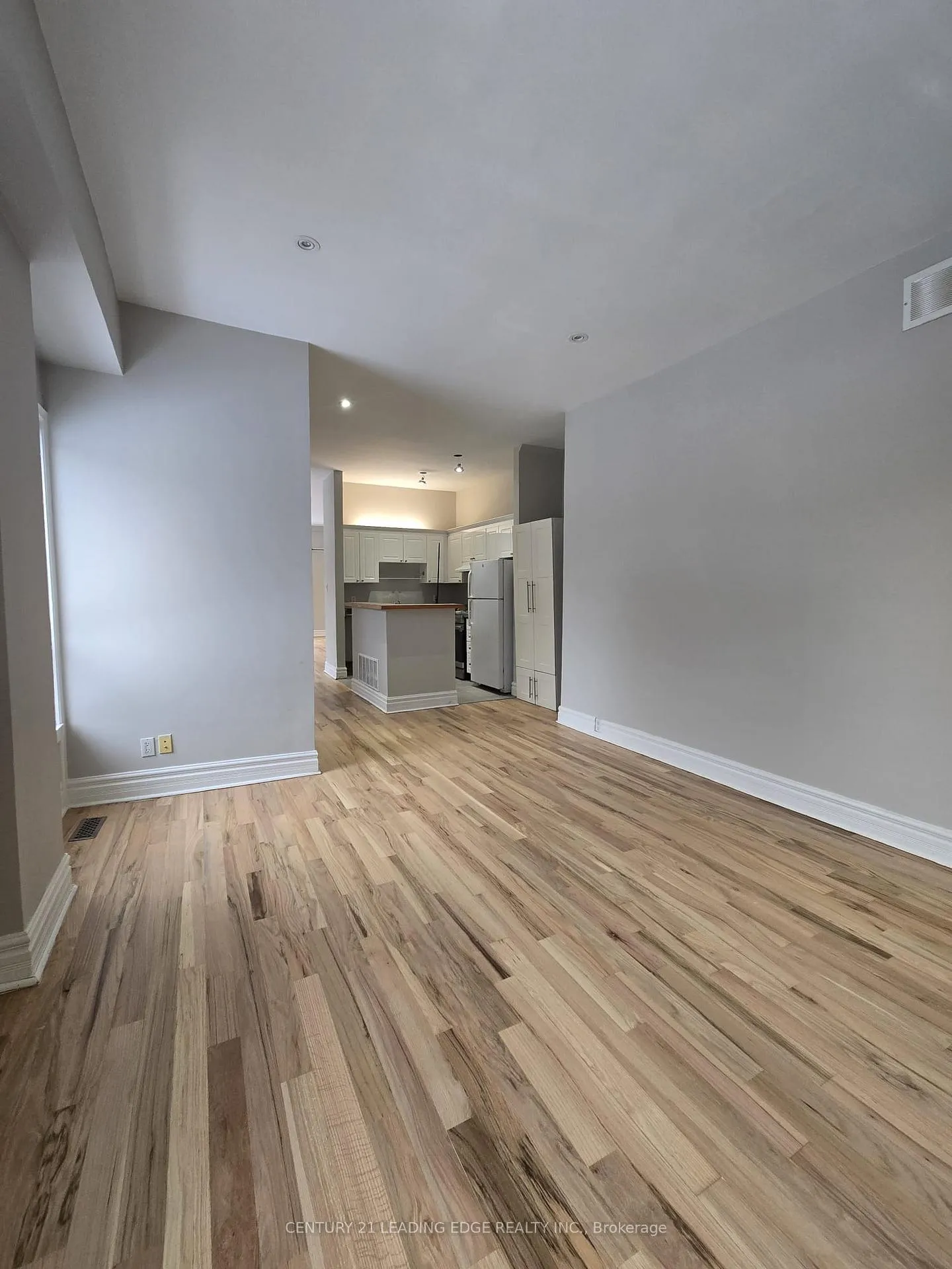 Photo 10 of 2a Kimbourne Avenue, Toronto, Danforth Village-East York — HOMEH