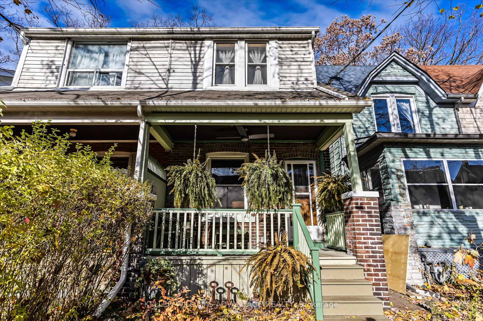 Front of 152 Oakcrest Avenue