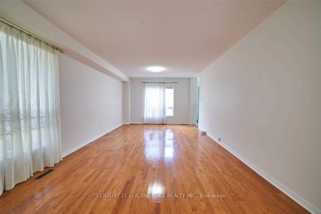 Photo 3 of 16 Windom Road, Toronto, Flemingdon Park — HOMEH