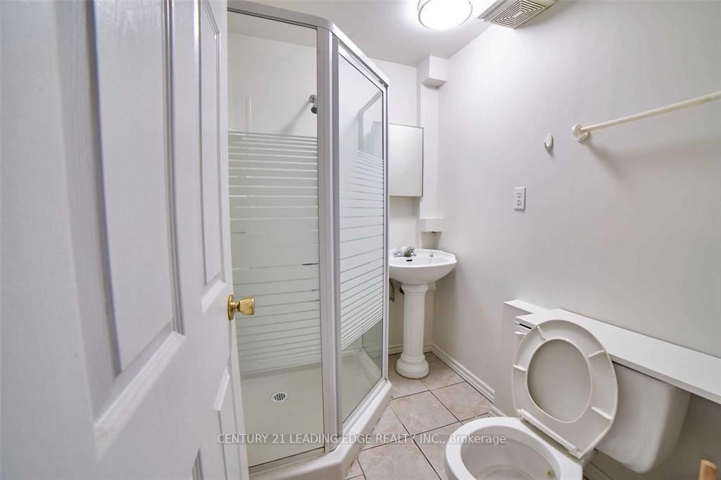 Photo 15 of 16 Windom Road, Toronto, Flemingdon Park — HOMEH