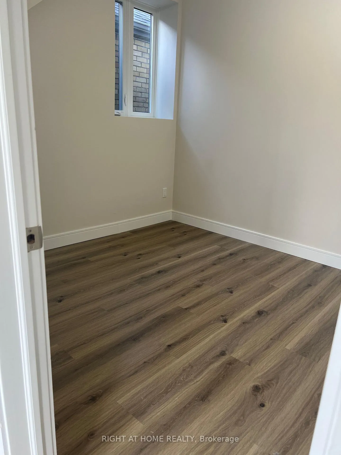 Photo 2 of Unit 2, 32 Cadorna Avenue, Toronto, Danforth Village-East York — HOMEH