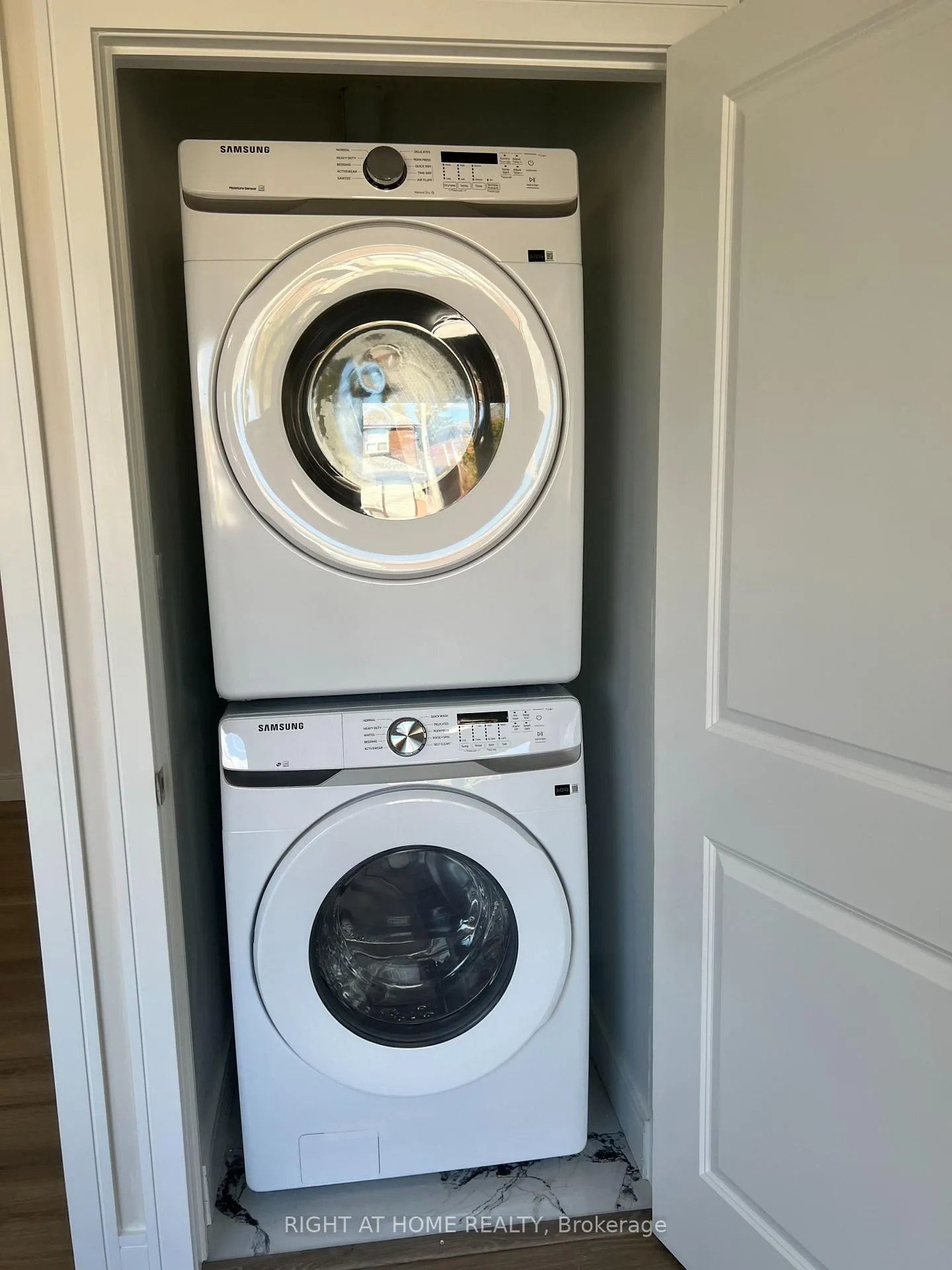 Photo 7 of Unit 2, 32 Cadorna Avenue, Toronto, Danforth Village-East York — HOMEH