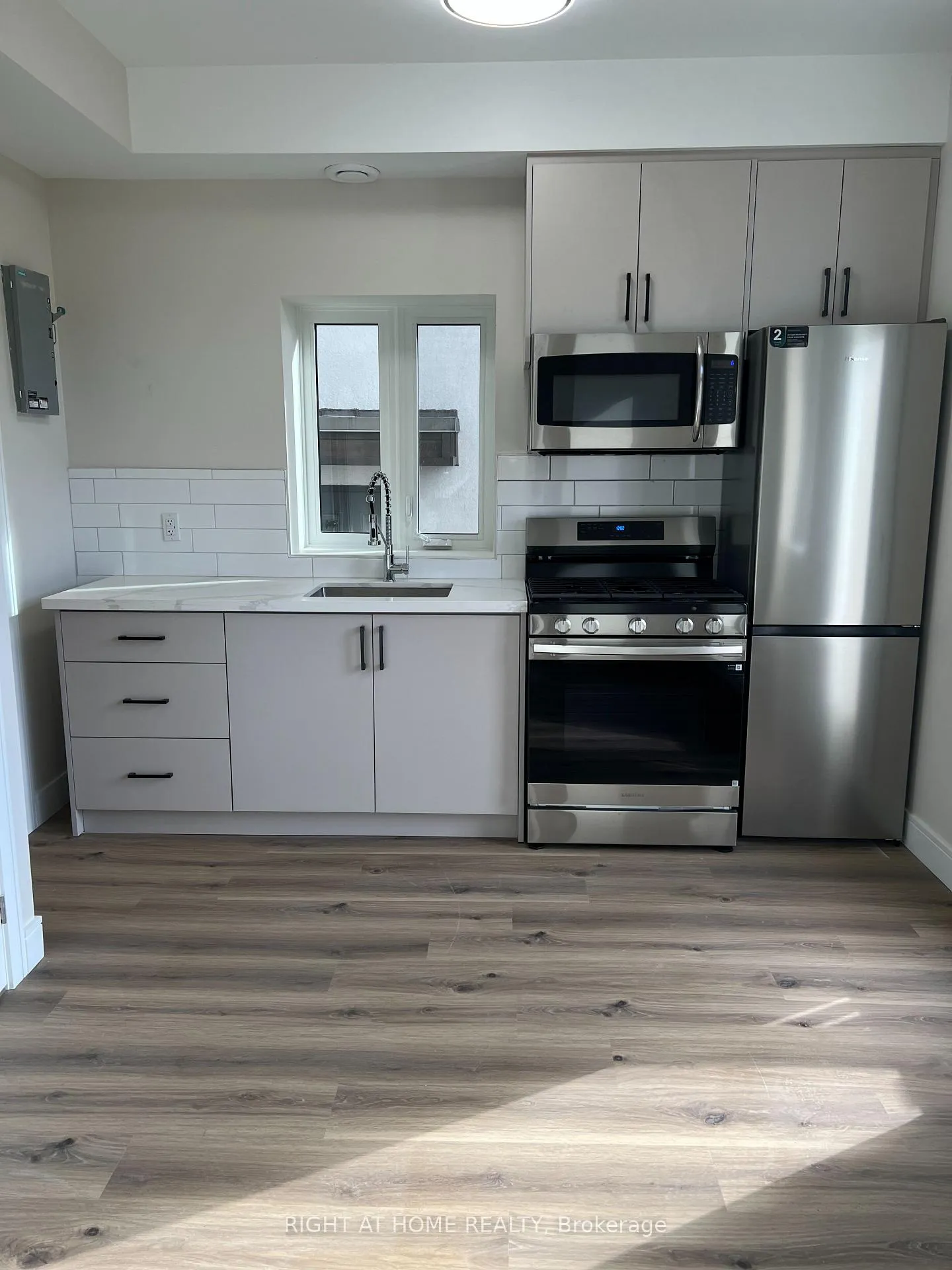 Photo 8 of Unit 2, 32 Cadorna Avenue, Toronto, Danforth Village-East York — HOMEH