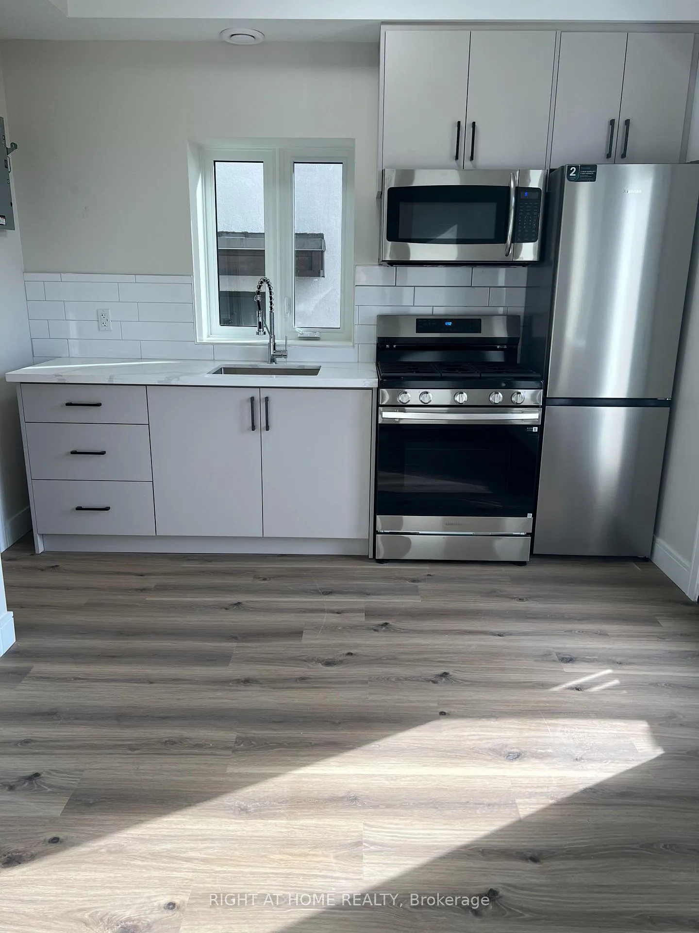 Photo 9 of Unit 2, 32 Cadorna Avenue, Toronto, Danforth Village-East York — HOMEH
