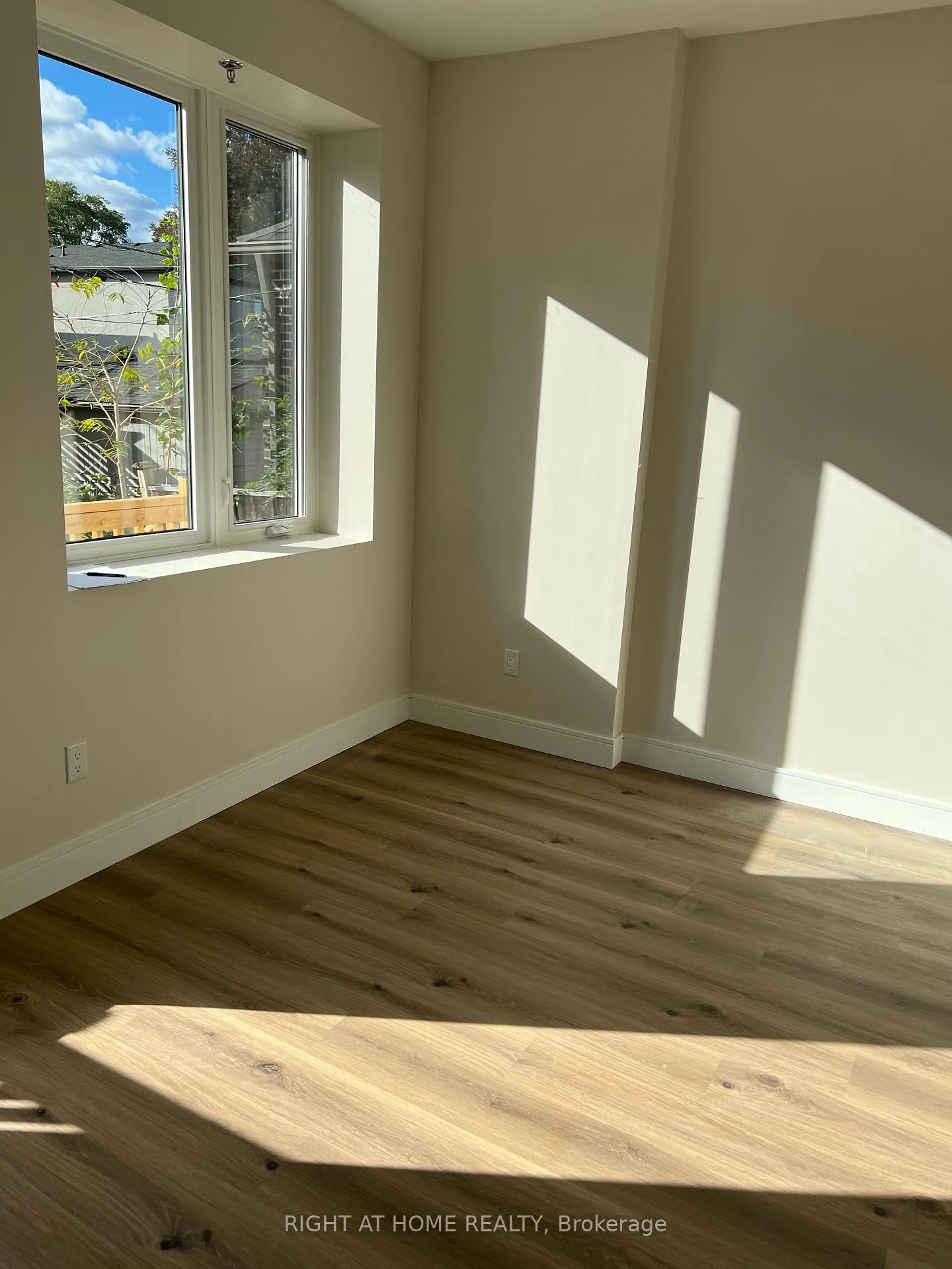 Photo 10 of Unit 2, 32 Cadorna Avenue, Toronto, Danforth Village-East York — HOMEH