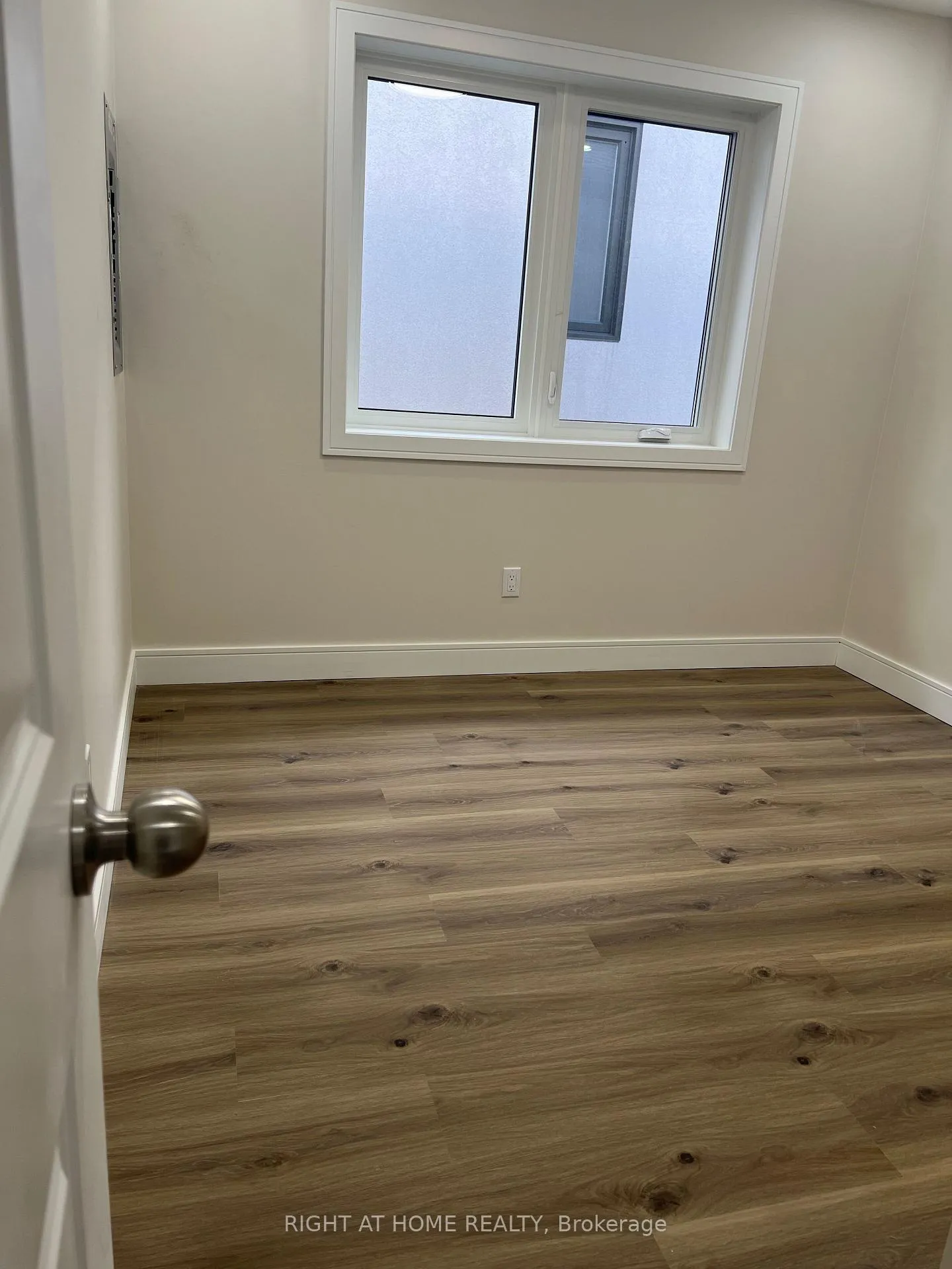 Photo 11 of Unit 2, 32 Cadorna Avenue, Toronto, Danforth Village-East York — HOMEH