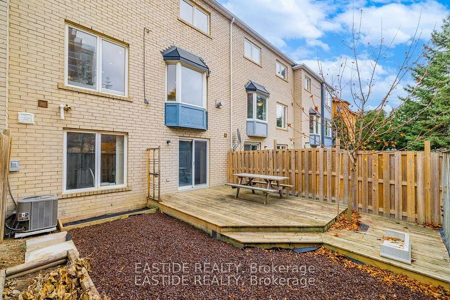 Photo 6 of Unit Ground, 114 Leitchcroft Crescent, Markham, Commerce Valley — HOMEH