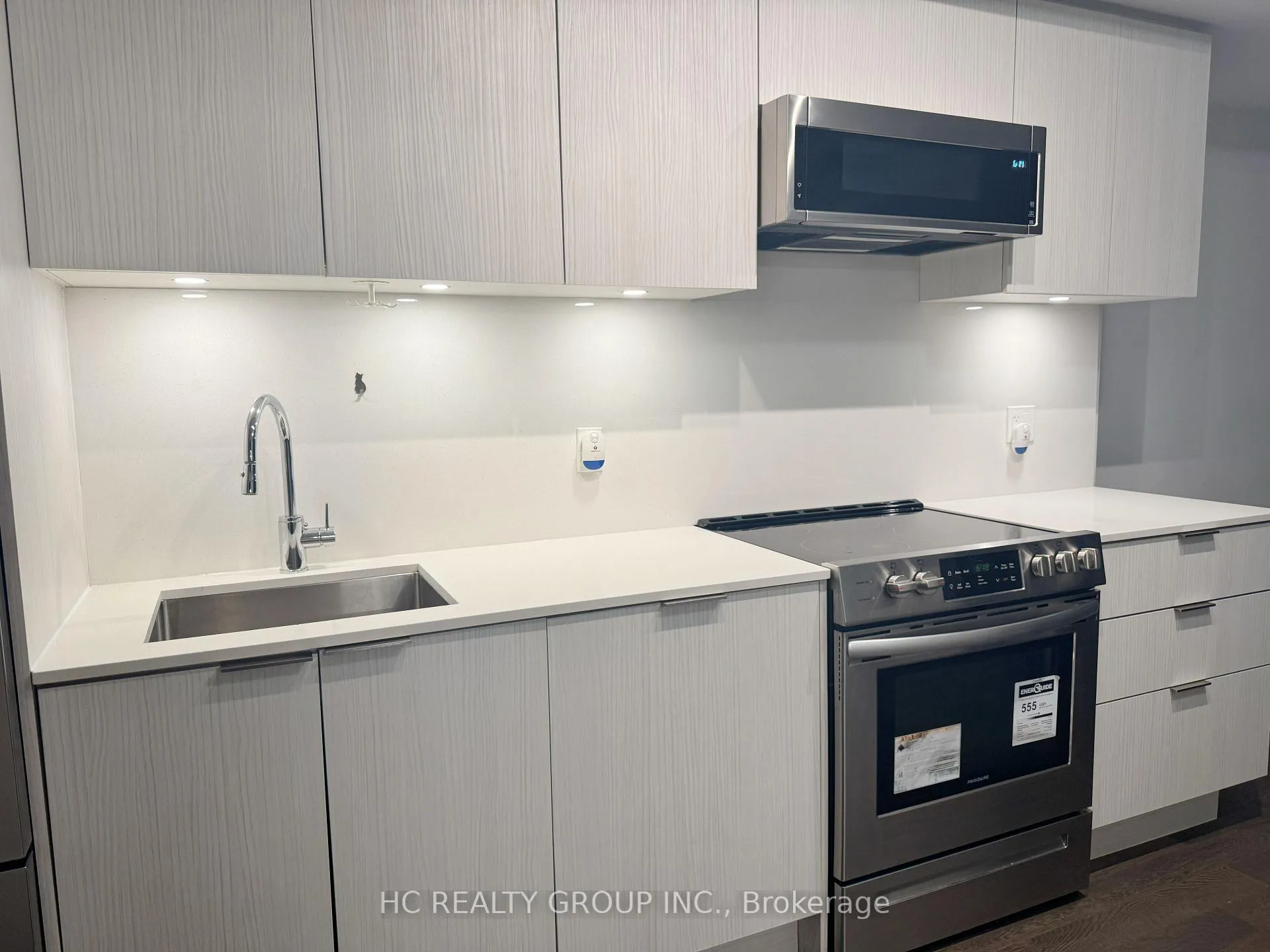 Photo 3 of Unit 904, 25 Richmond Street E, Toronto, Church-Yonge Corridor — HOMEH