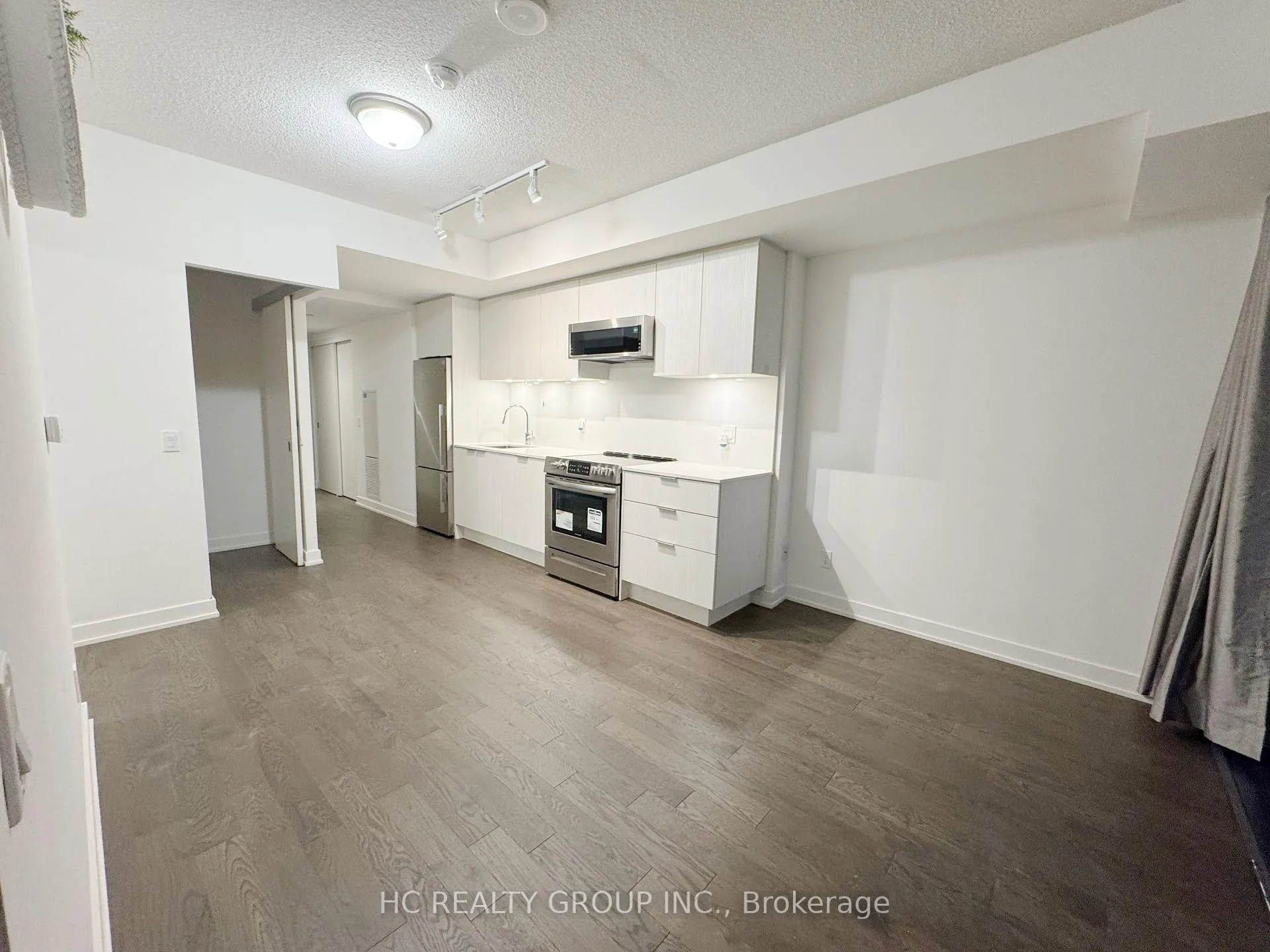 Photo 5 of Unit 904, 25 Richmond Street E, Toronto, Church-Yonge Corridor — HOMEH