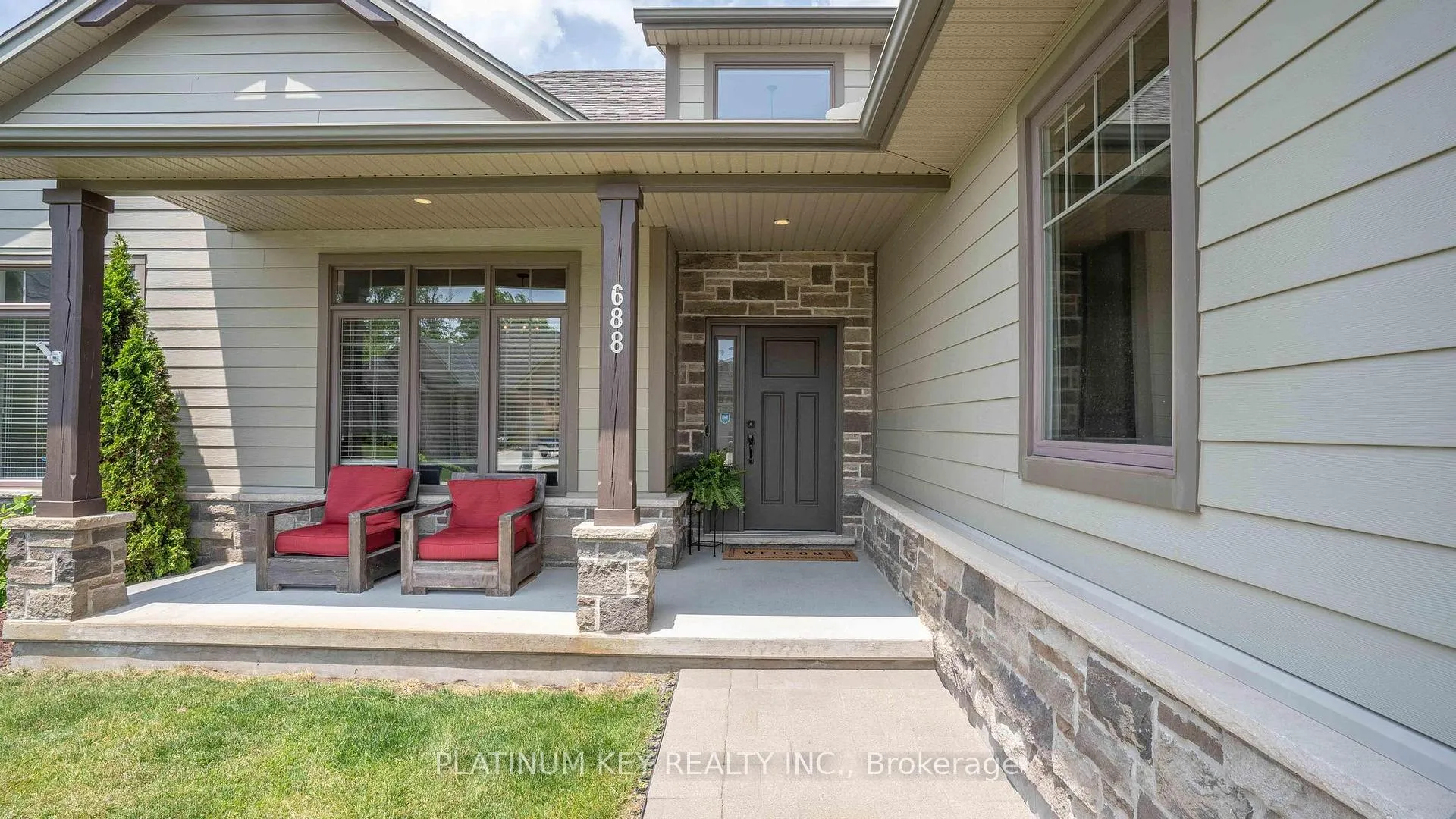 Photo 2 of 688 Woods Edge Road, Strathroy-Caradoc, Mount Brydges — HOMEH