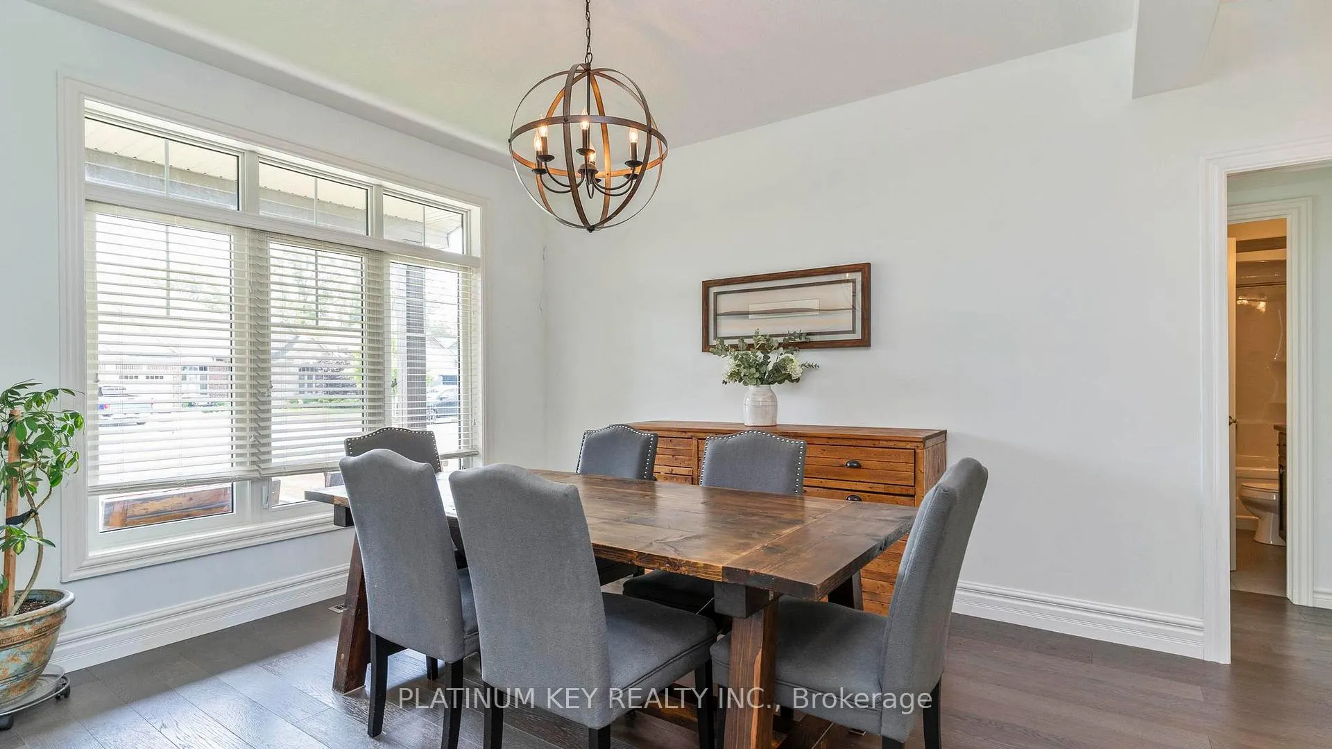 Photo 5 of 688 Woods Edge Road, Strathroy-Caradoc, Mount Brydges — HOMEH