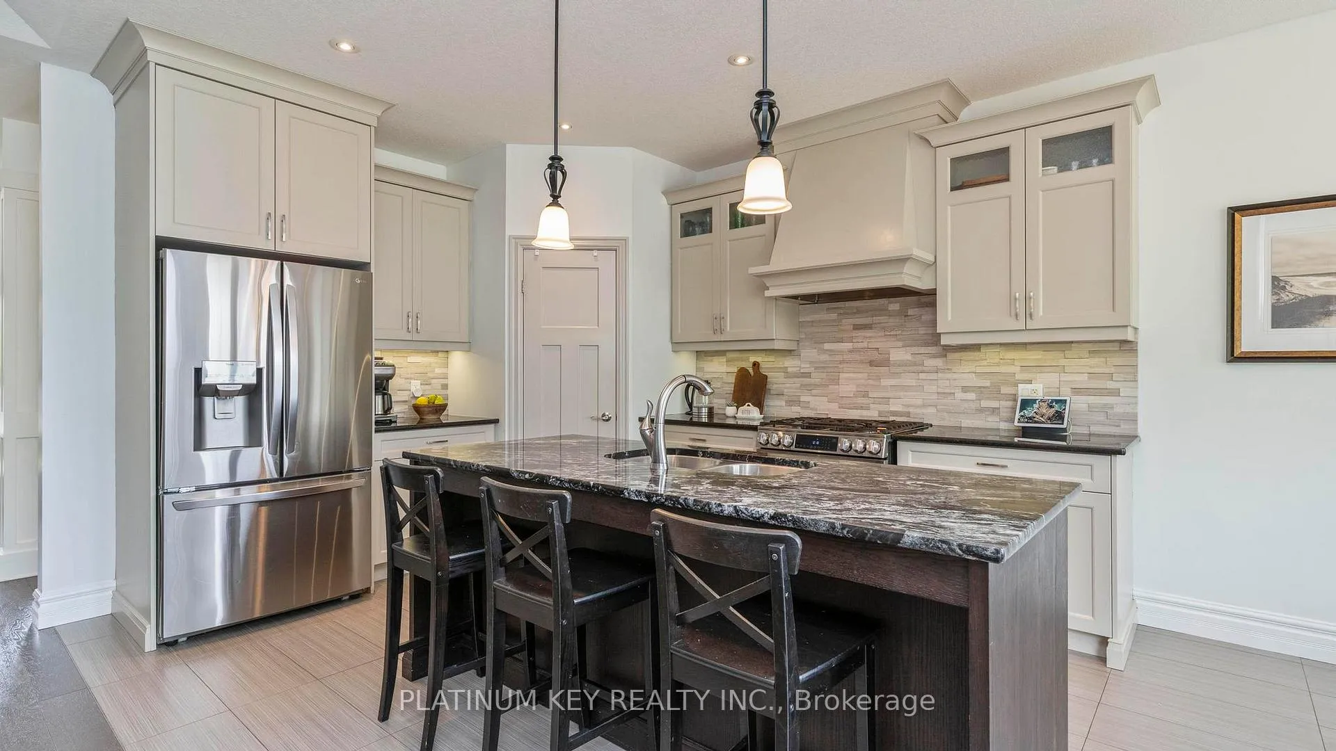 Photo 10 of 688 Woods Edge Road, Strathroy-Caradoc, Mount Brydges — HOMEH