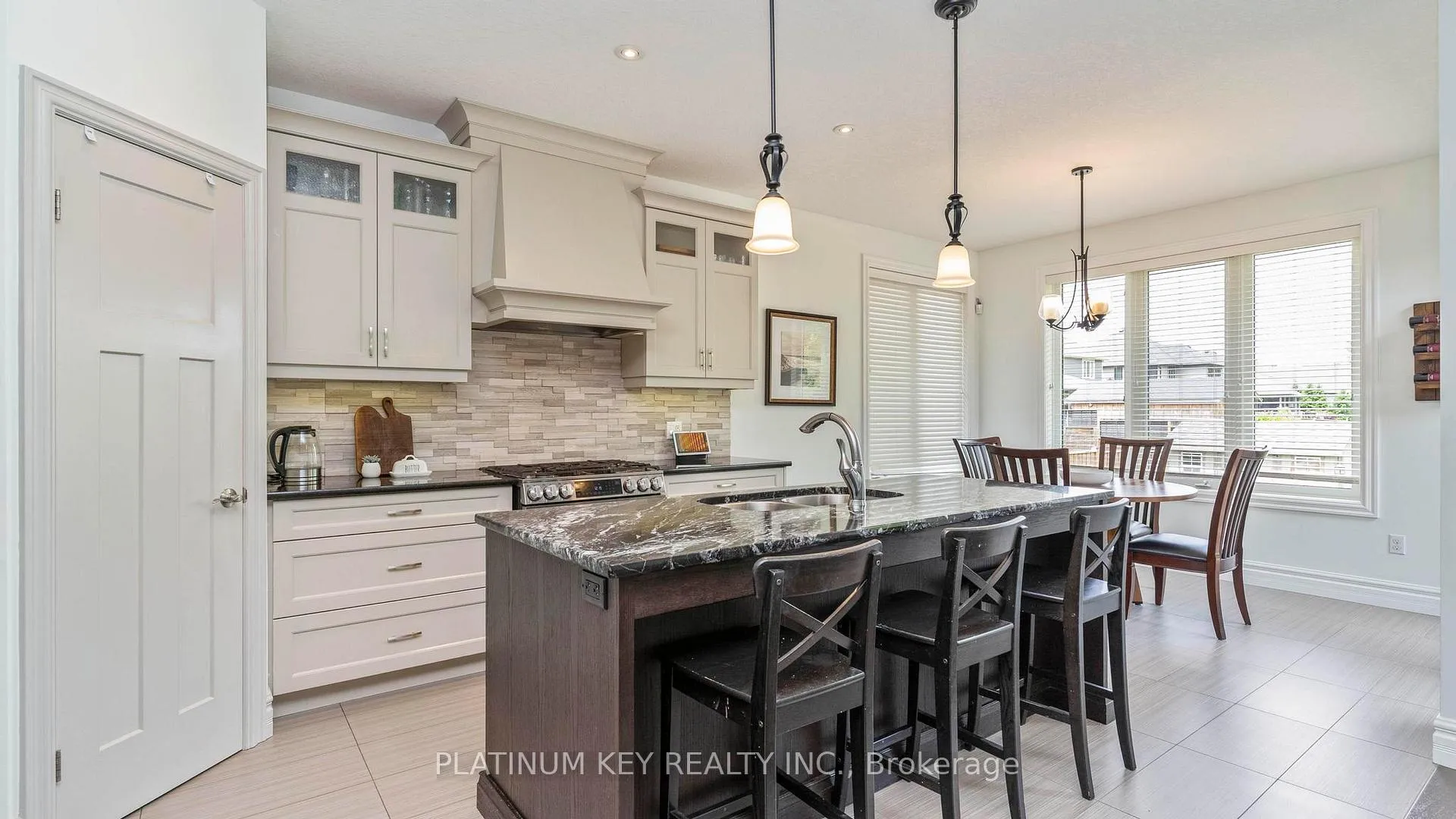 Photo 11 of 688 Woods Edge Road, Strathroy-Caradoc, Mount Brydges — HOMEH