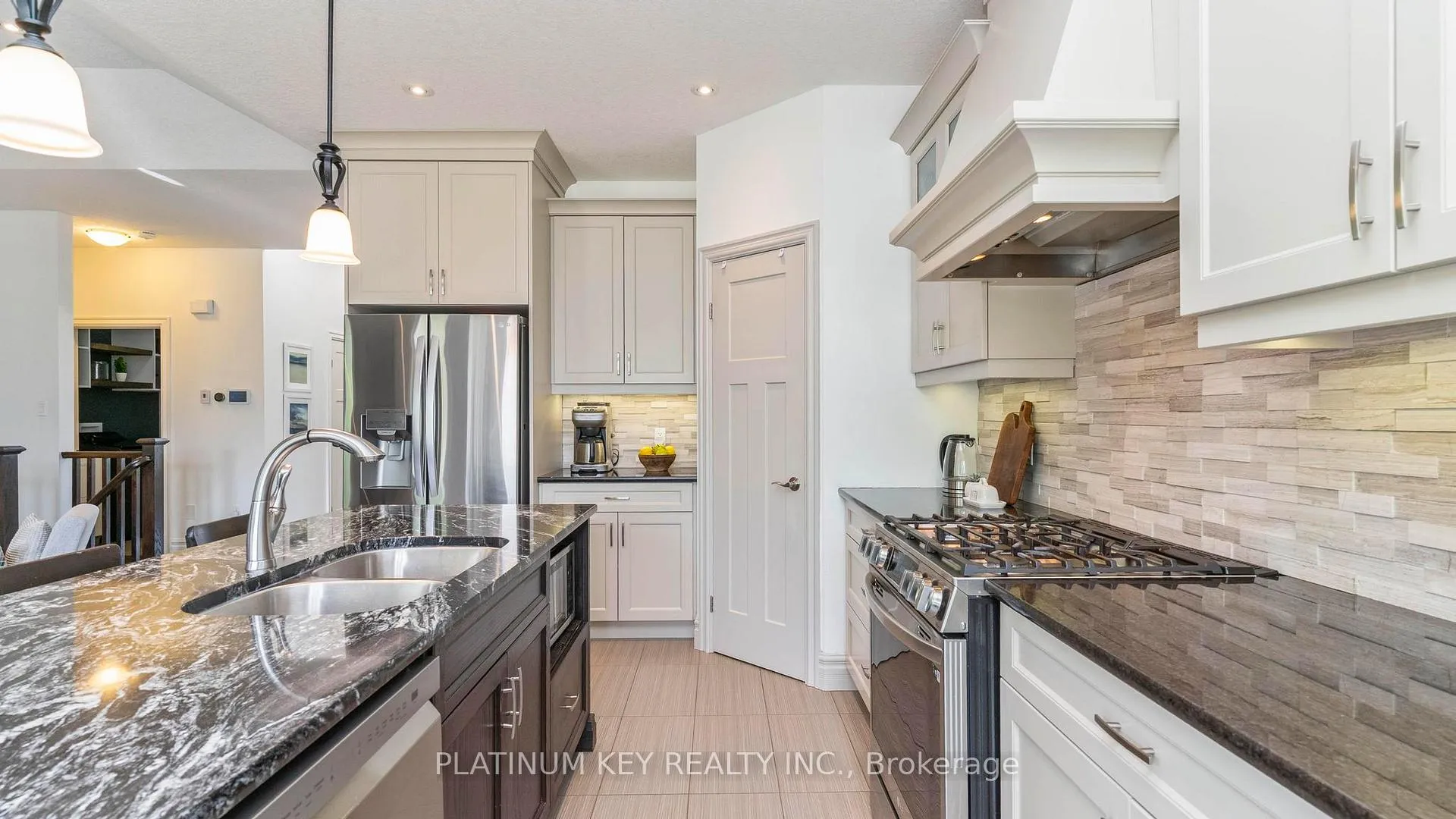 Photo 13 of 688 Woods Edge Road, Strathroy-Caradoc, Mount Brydges — HOMEH