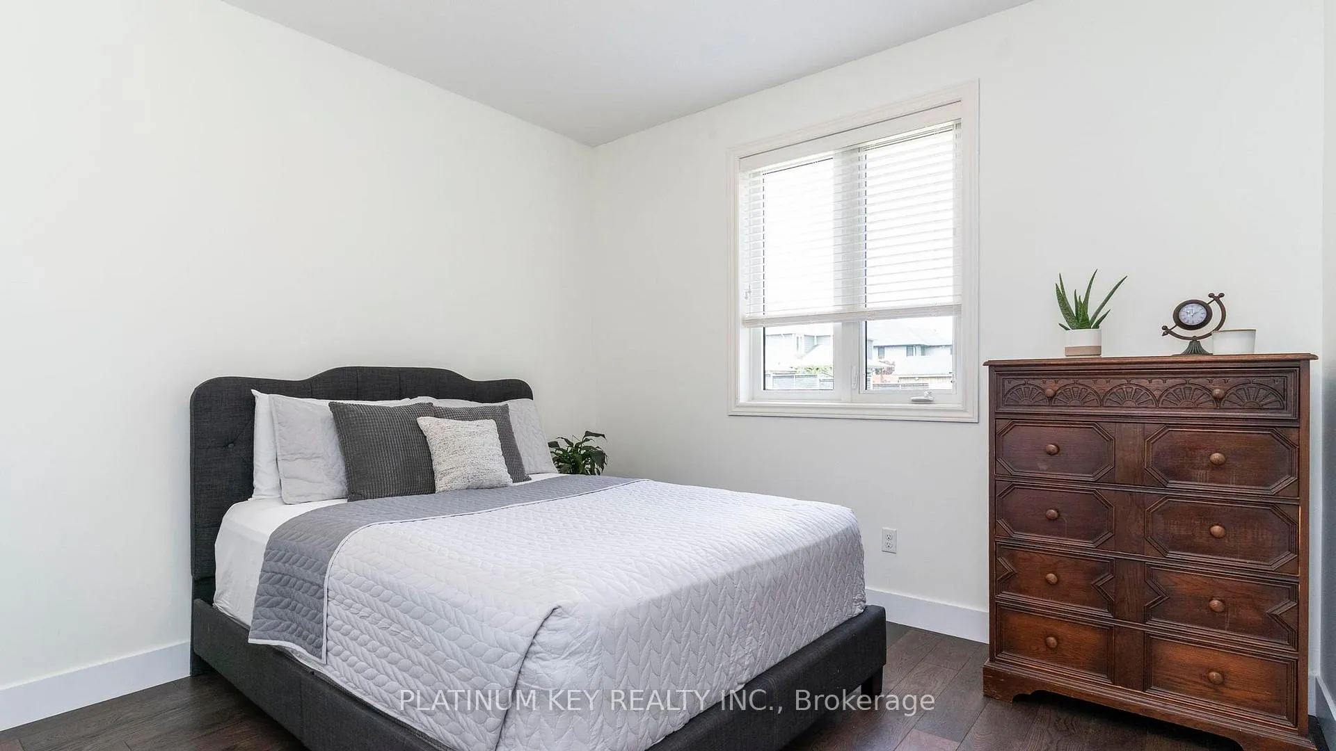 Photo 21 of 688 Woods Edge Road, Strathroy-Caradoc, Mount Brydges — HOMEH
