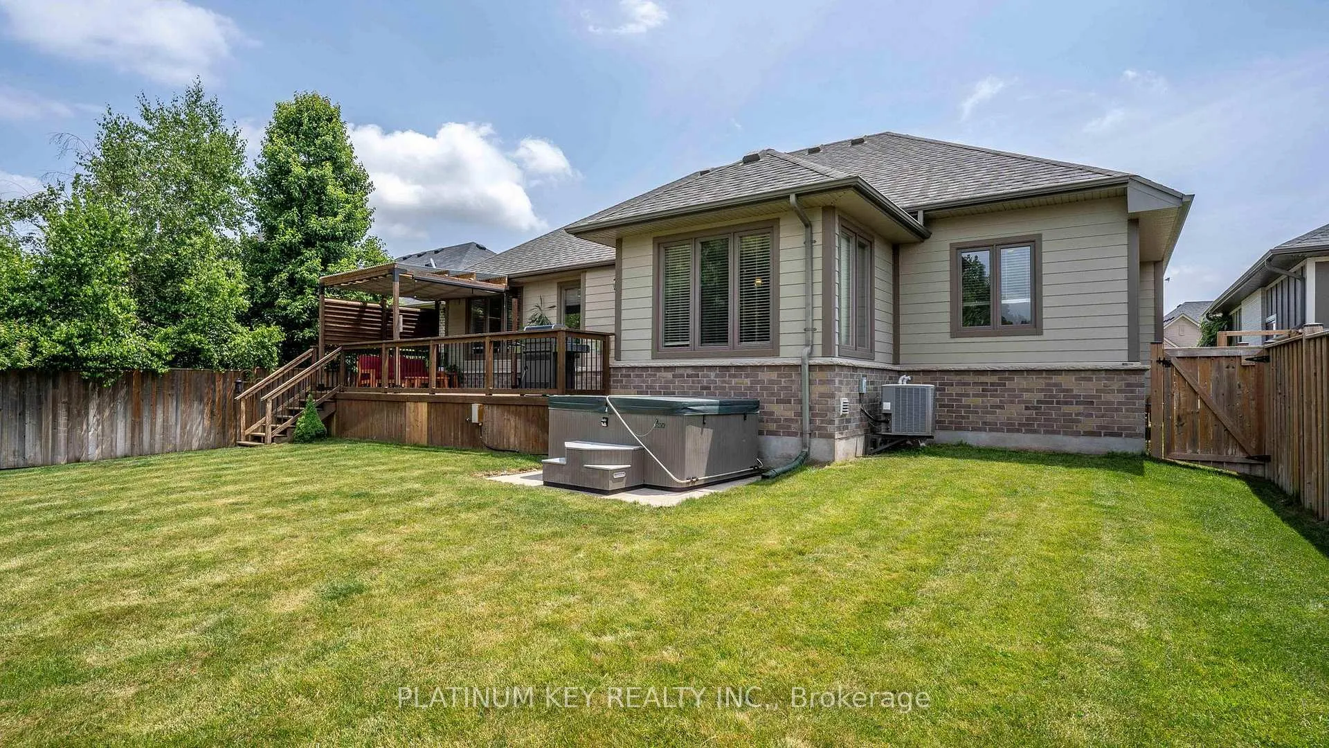 Photo 32 of 688 Woods Edge Road, Strathroy-Caradoc, Mount Brydges — HOMEH