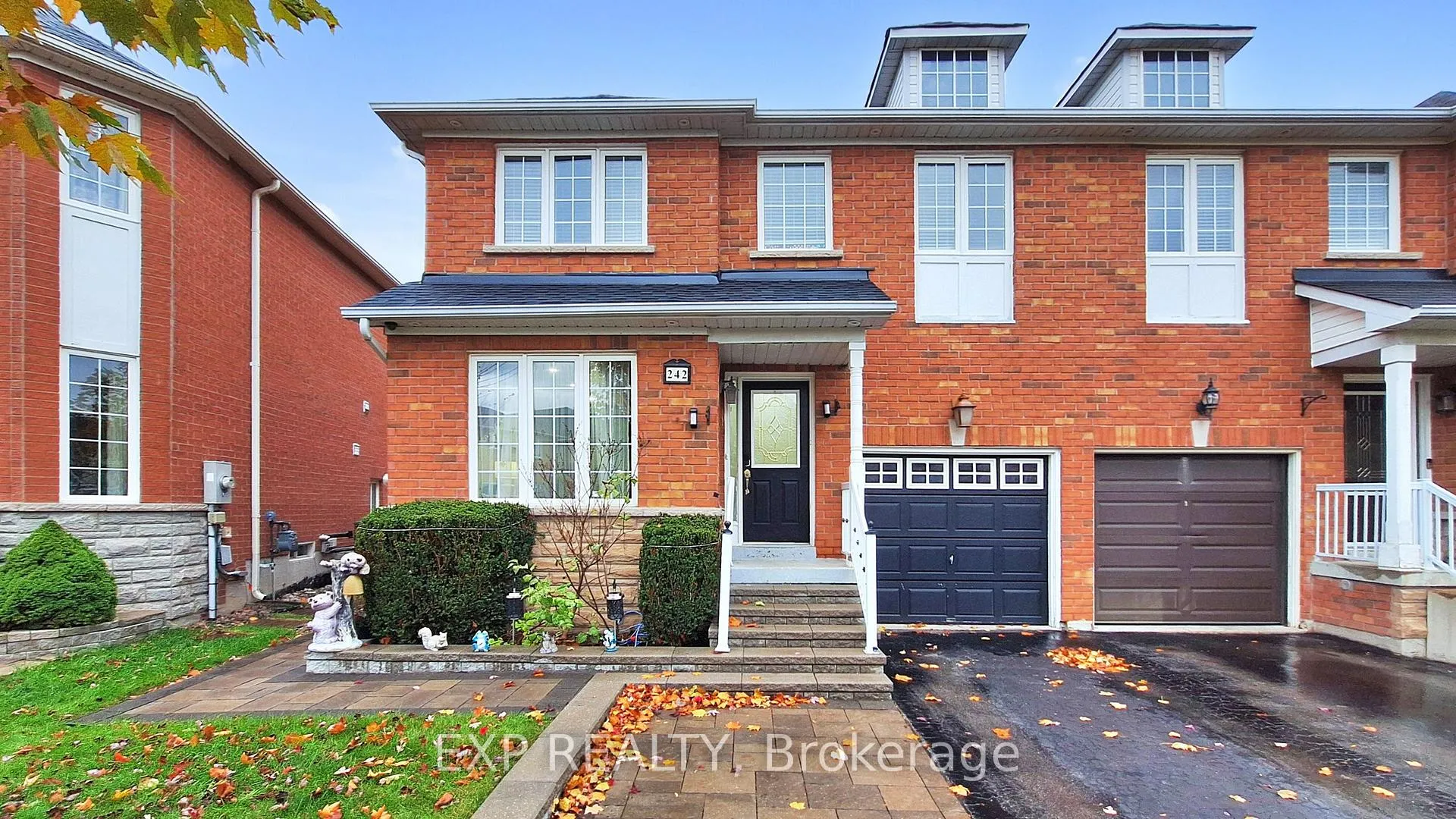 Photo 1 of 242 Marble Place W, Newmarket, Woodland Hill — HOMEH