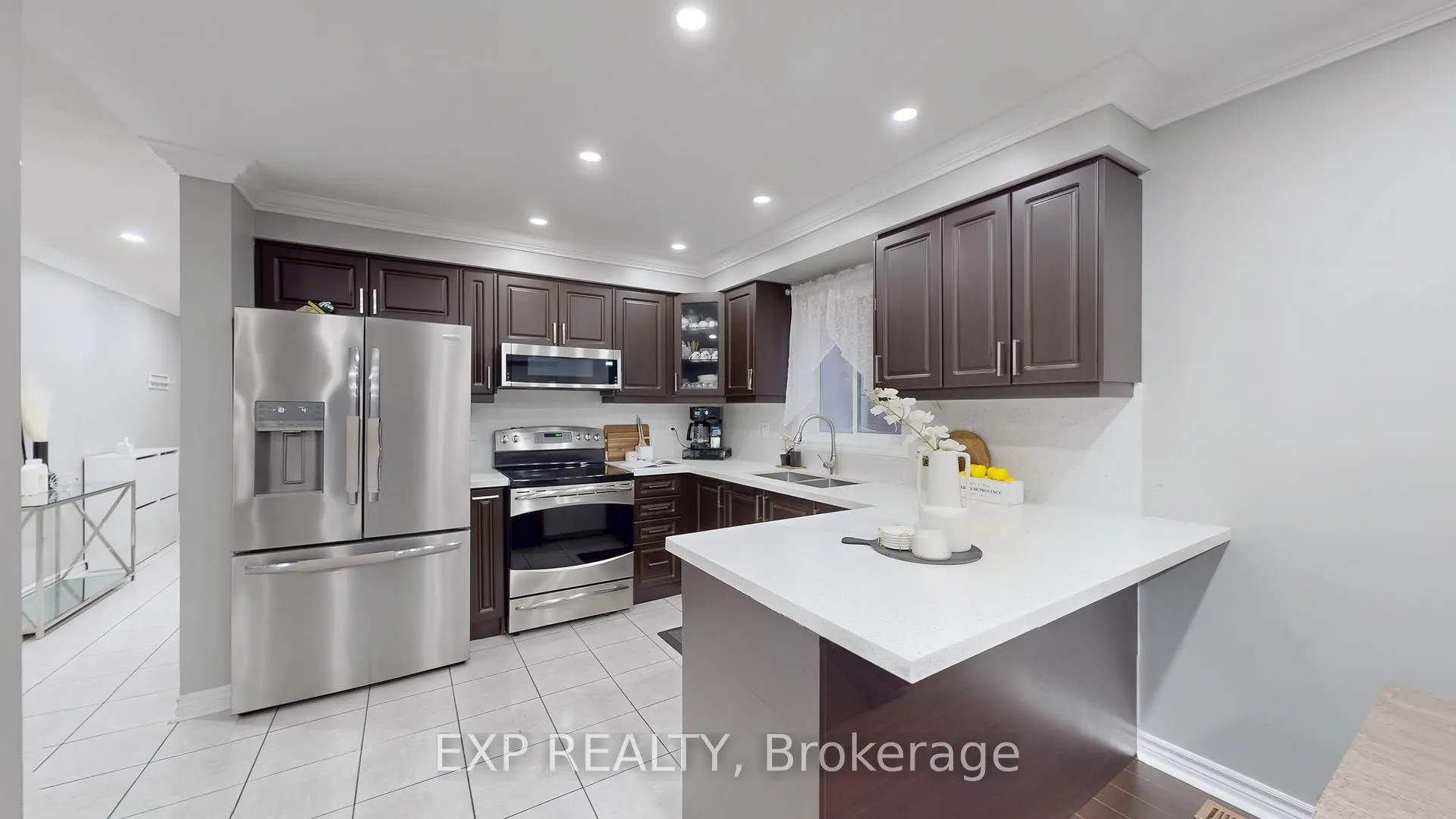 Photo 4 of 242 Marble Place W, Newmarket, Woodland Hill — HOMEH