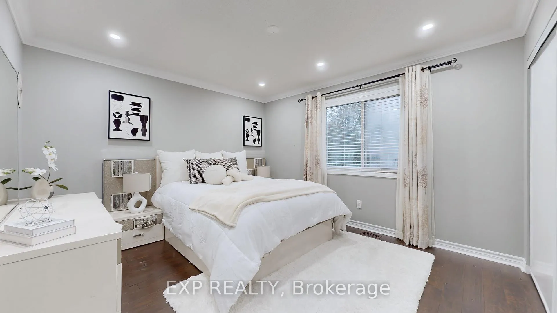 Photo 10 of 242 Marble Place W, Newmarket, Woodland Hill — HOMEH