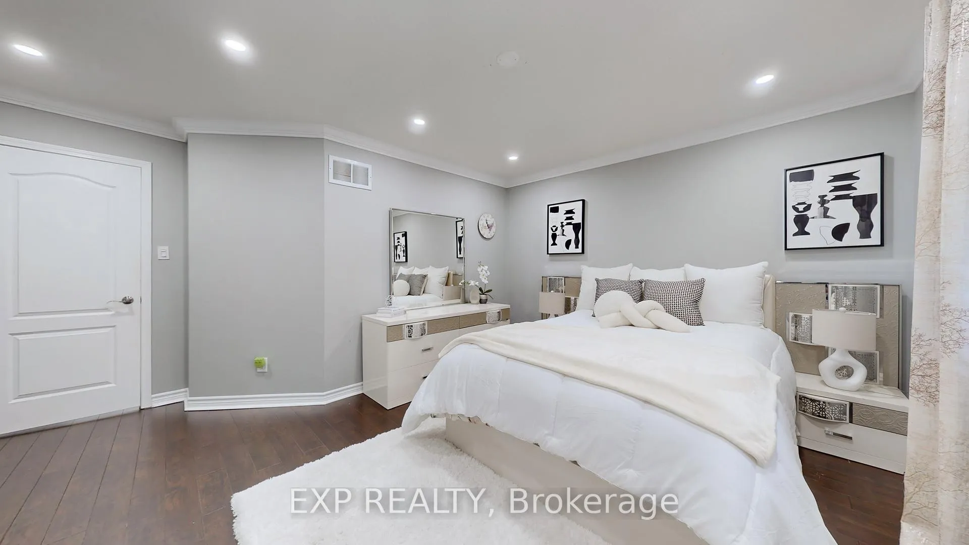 Photo 11 of 242 Marble Place W, Newmarket, Woodland Hill — HOMEH