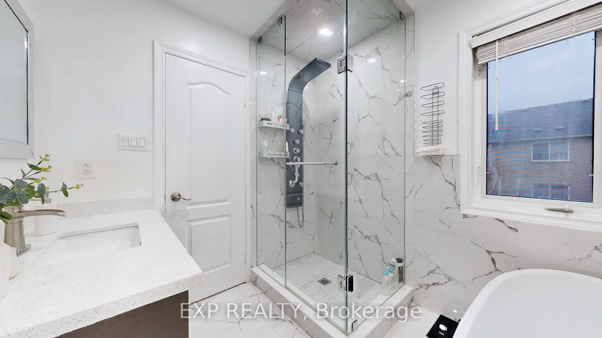 Photo 13 of 242 Marble Place W, Newmarket, Woodland Hill — HOMEH