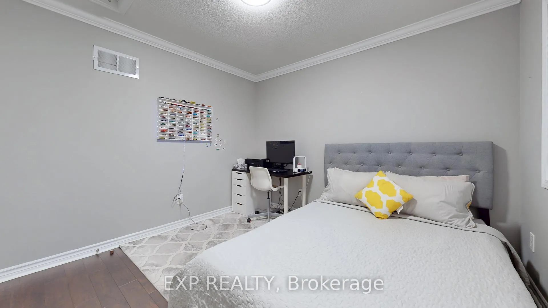 Photo 16 of 242 Marble Place W, Newmarket, Woodland Hill — HOMEH