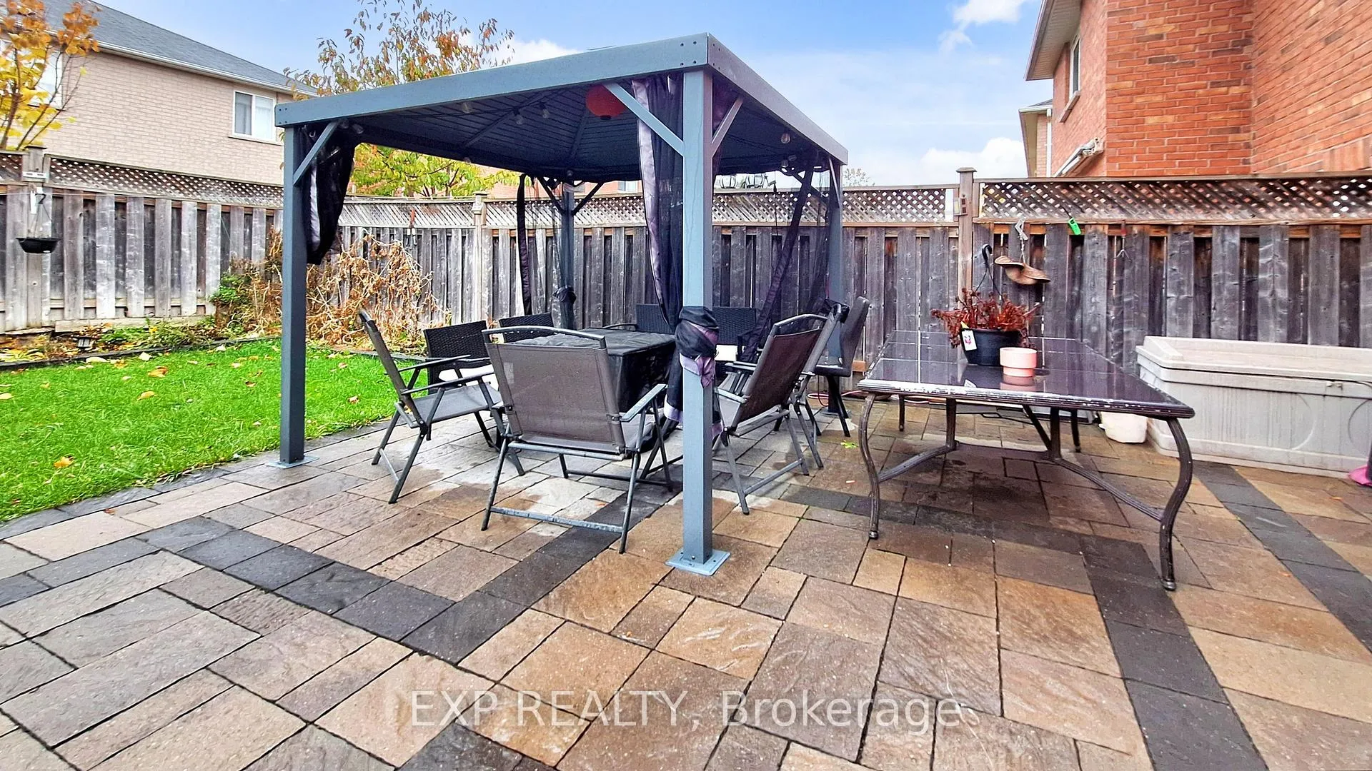Photo 25 of 242 Marble Place W, Newmarket, Woodland Hill — HOMEH