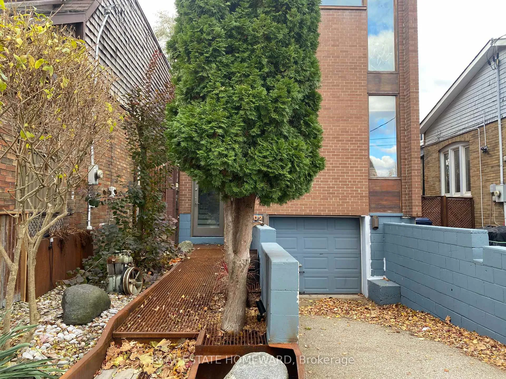 Photo 3 of 302 Rhodes Avenue, Toronto, Greenwood-Coxwell — HOMEH