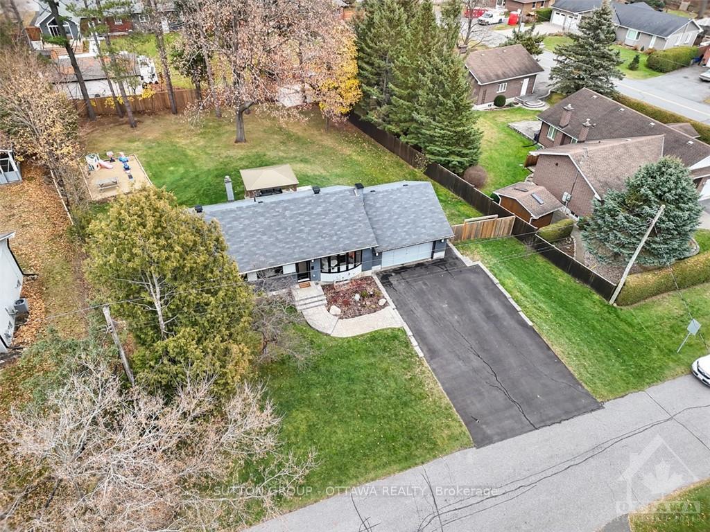 Photo 2 of 17 Petty Street, Ottawa, Merivale Gardens — HOMEH