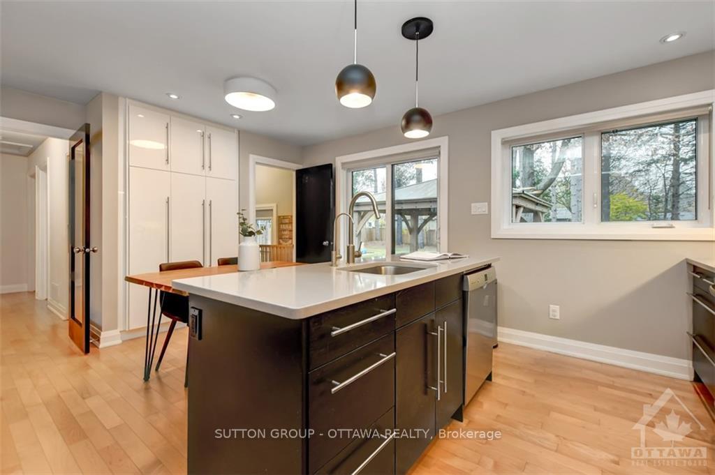 Photo 8 of 17 Petty Street, Ottawa, Merivale Gardens — HOMEH