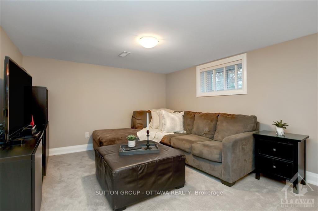 Photo 15 of 17 Petty Street, Ottawa, Merivale Gardens — HOMEH