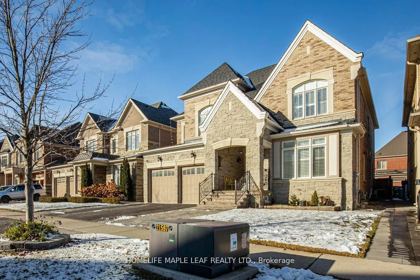 Photo 3 of 42 Foothills Crescent, Brampton, Toronto Gore Rural Estate — HOMEH