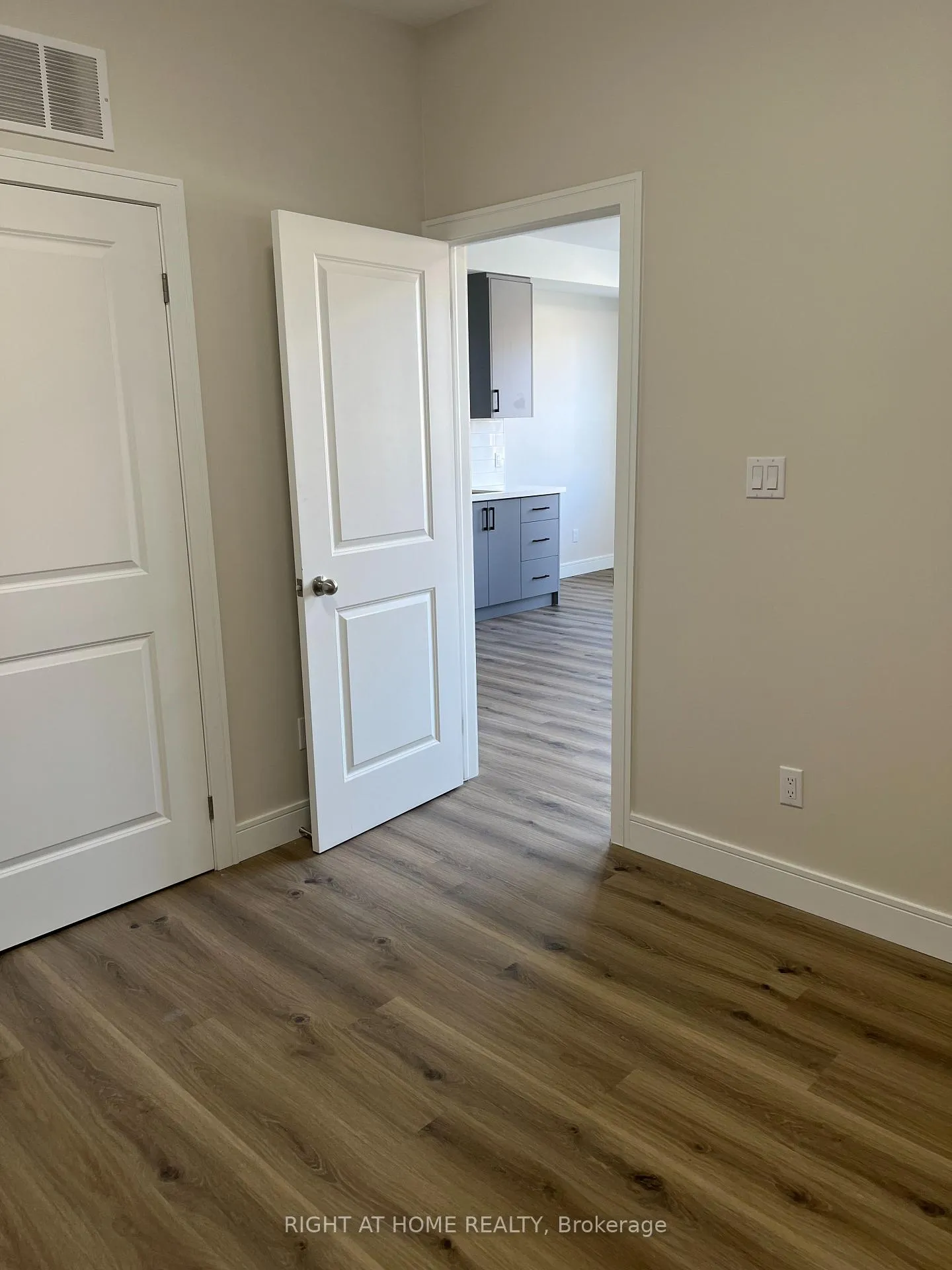 Photo 4 of Unit 1, 32 Cadorna Avenue, Toronto, Danforth Village-East York — HOMEH