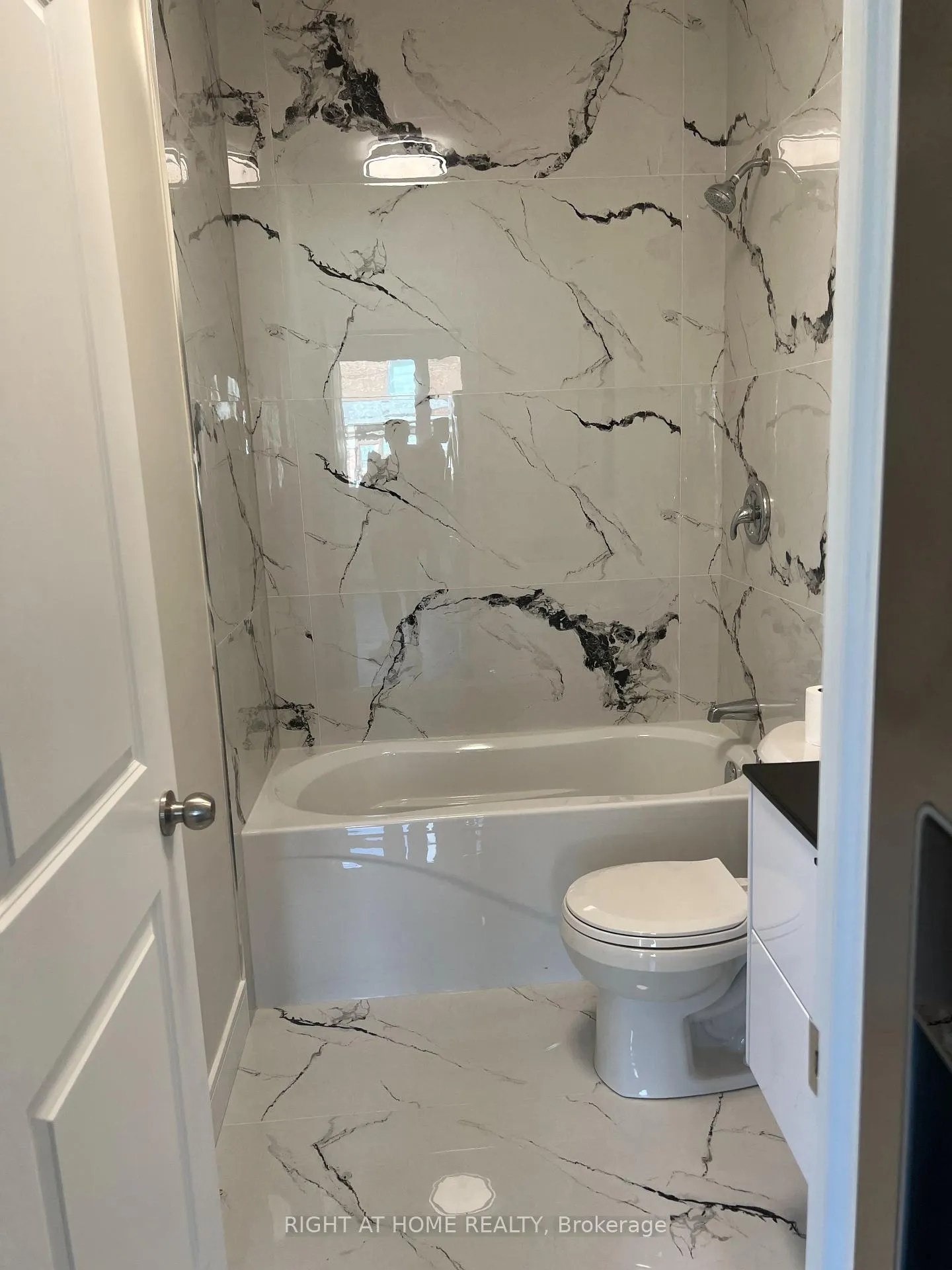 Photo 9 of Unit 1, 32 Cadorna Avenue, Toronto, Danforth Village-East York — HOMEH
